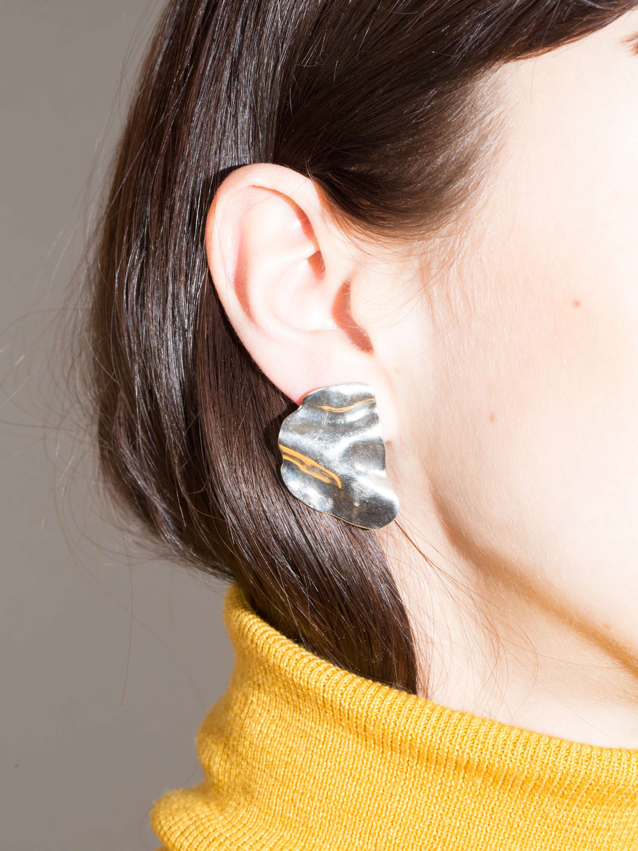 shape ear stud 