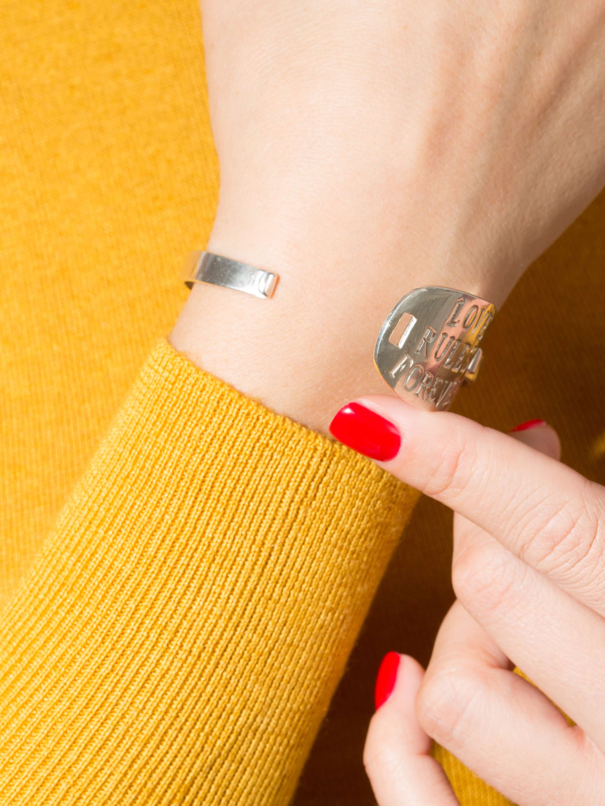 love rules tag bangle 