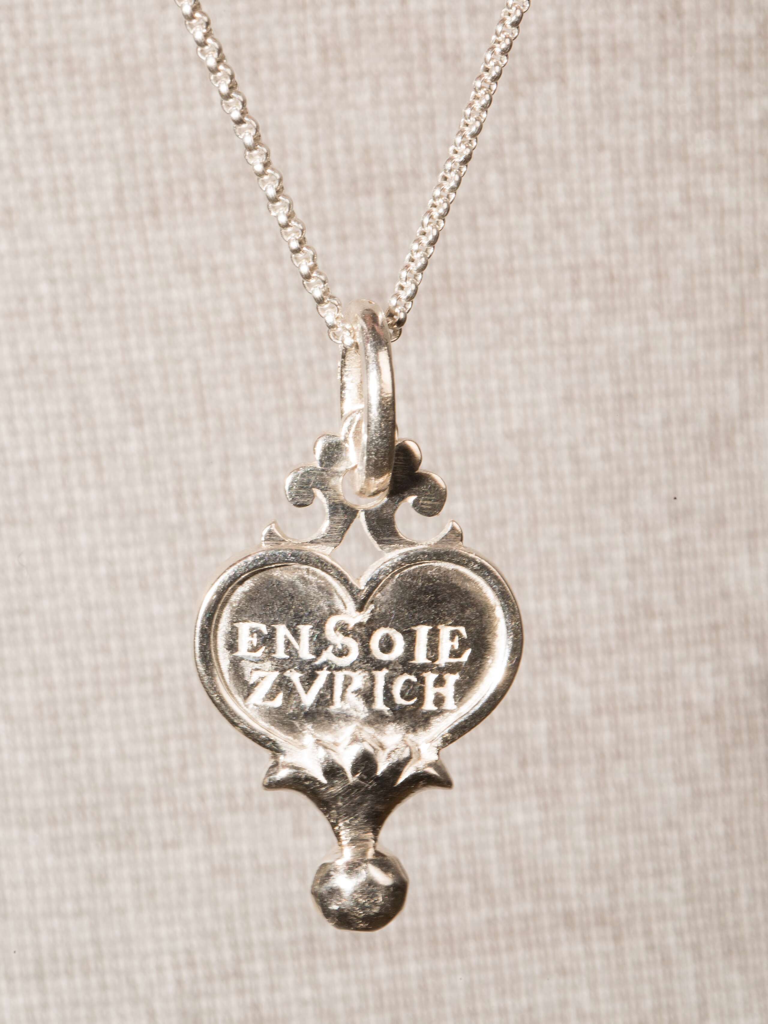 amore pendant 