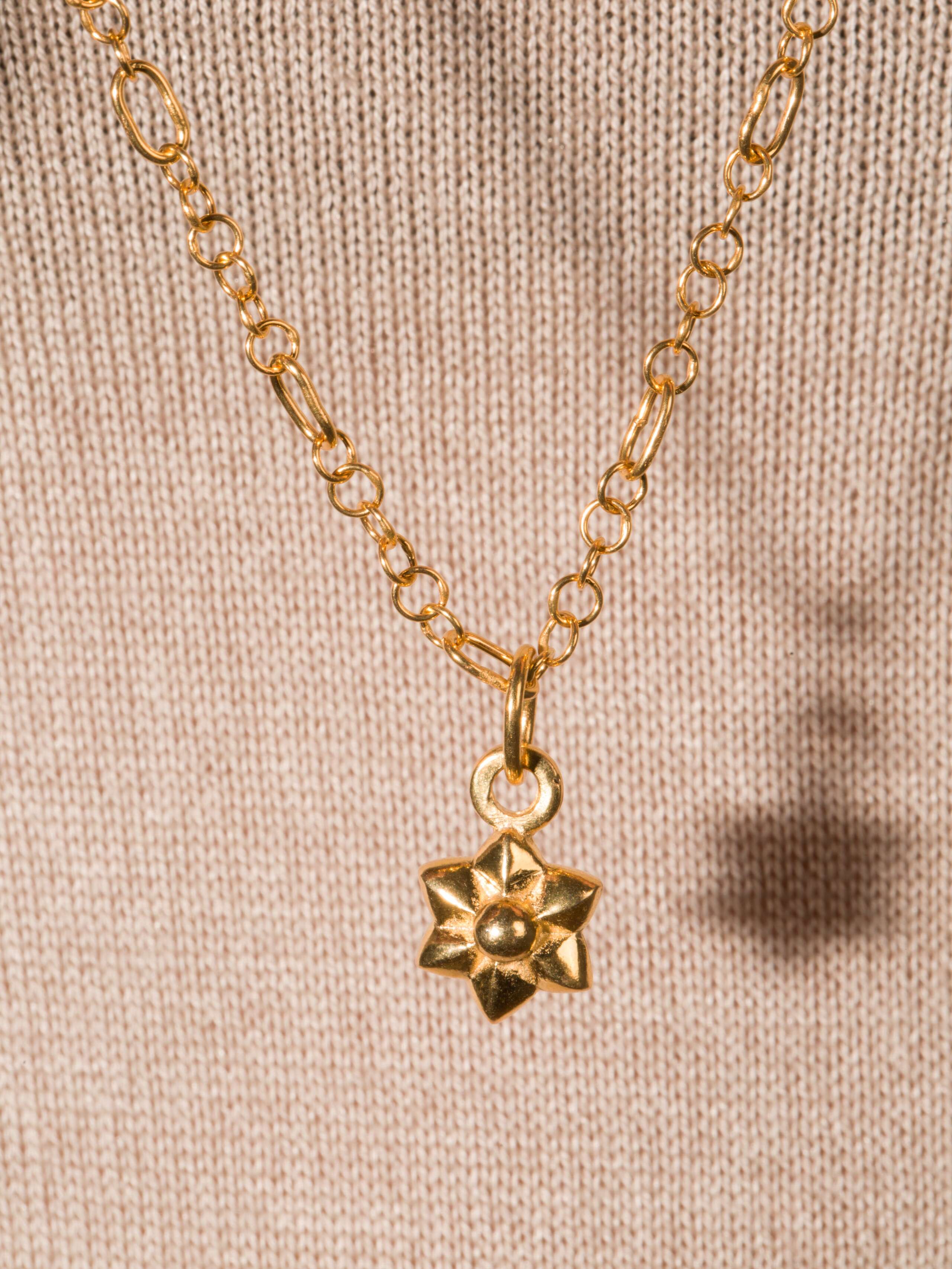 mini rosette pendant 