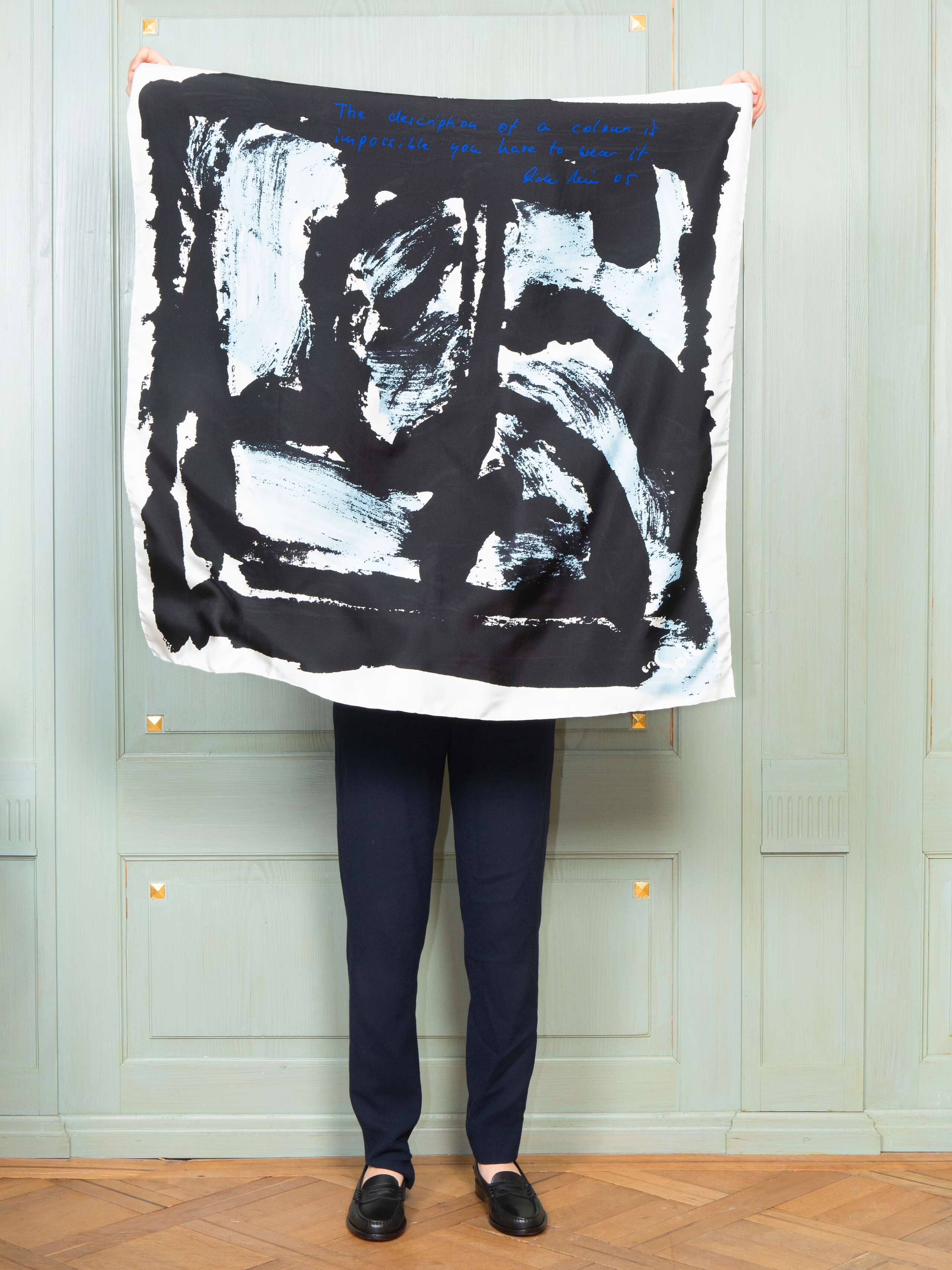 The description of a colour foulard 