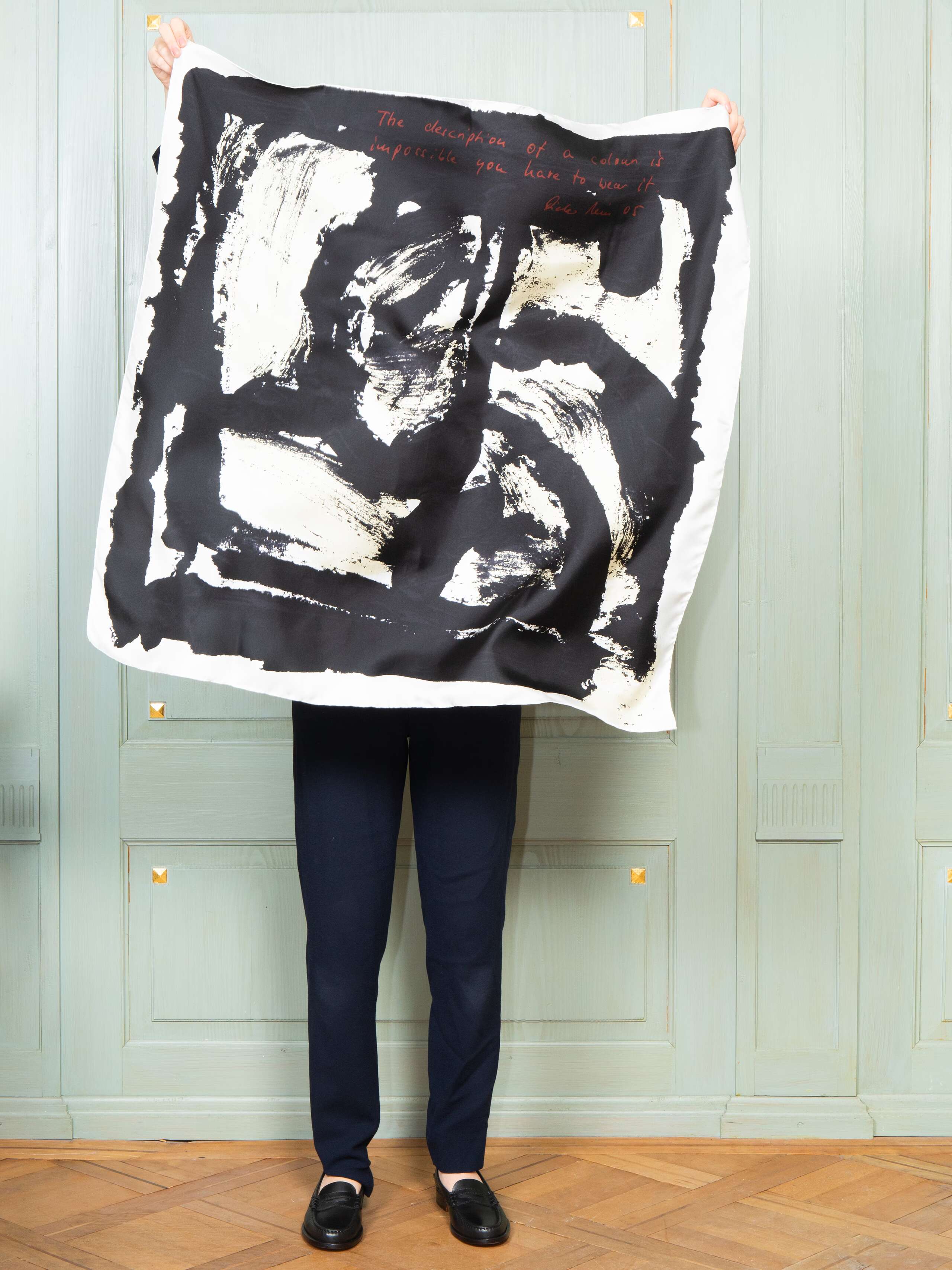 The description of a colour foulard 