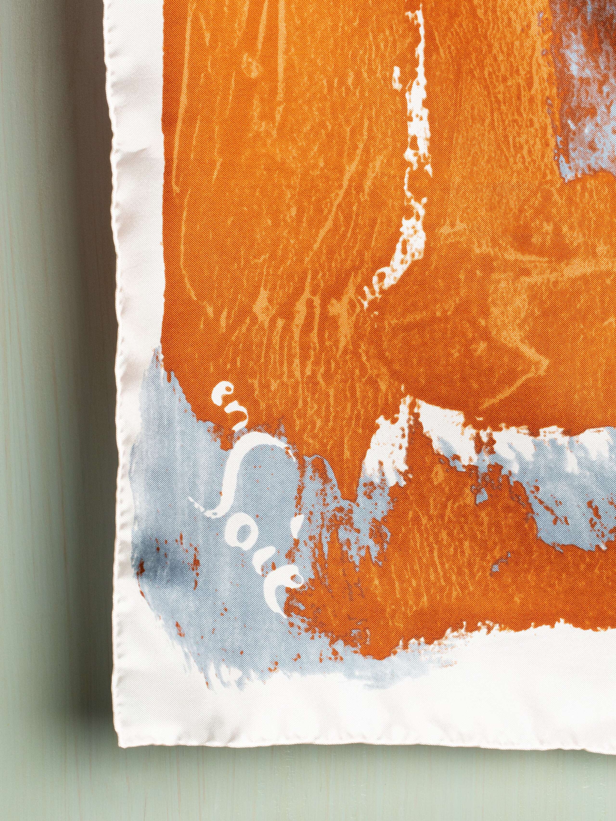 The description of a colour foulard 