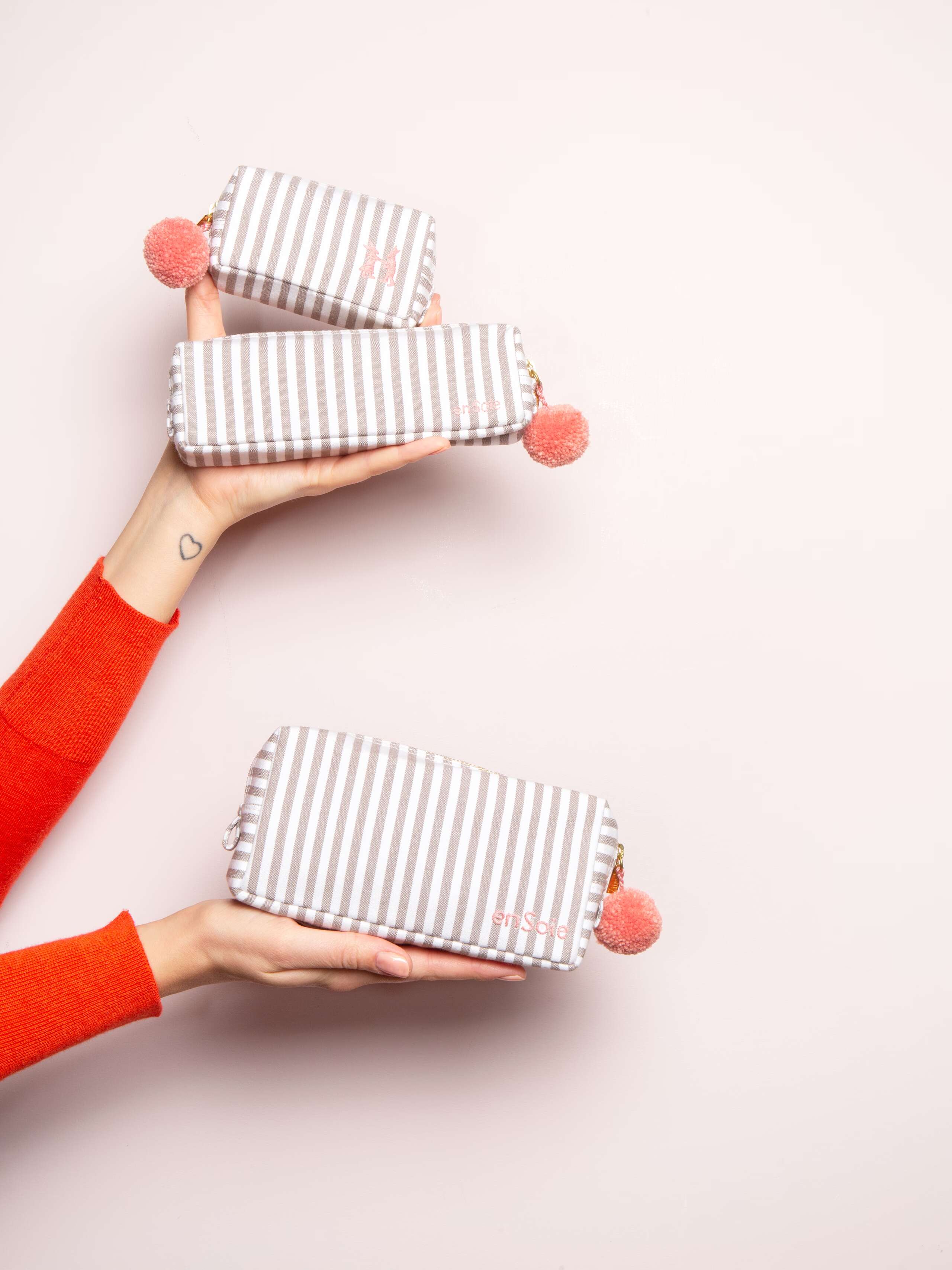 linda toiletry case