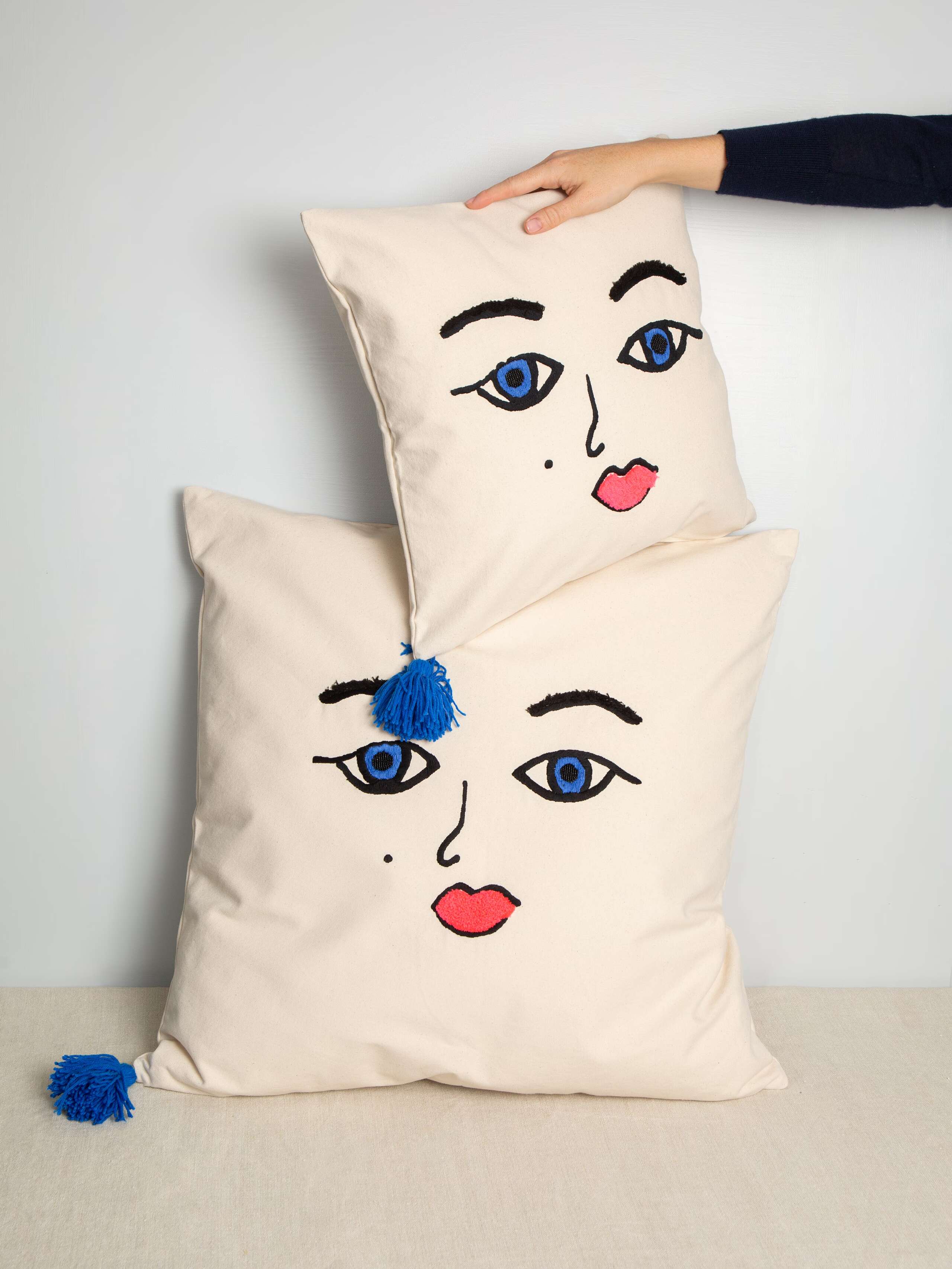 Faces pillow cover