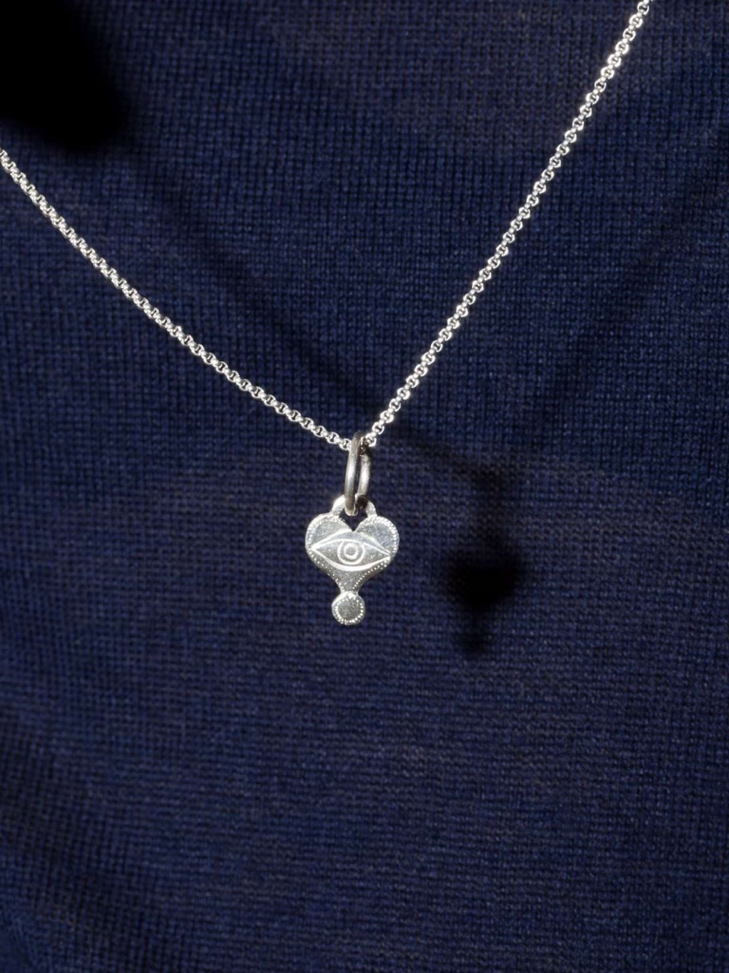 mini heart eye