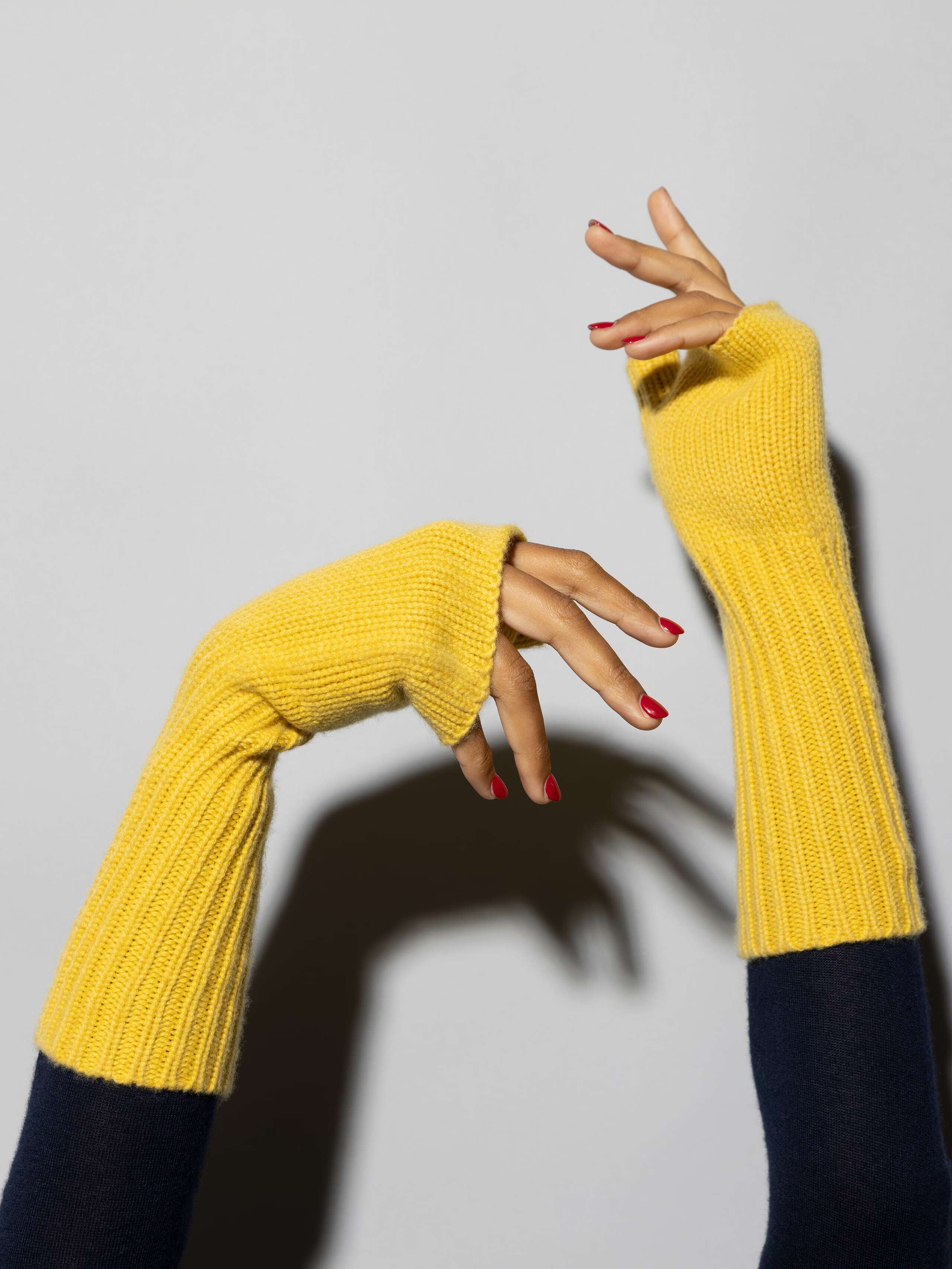 Frida mittens Yellow
