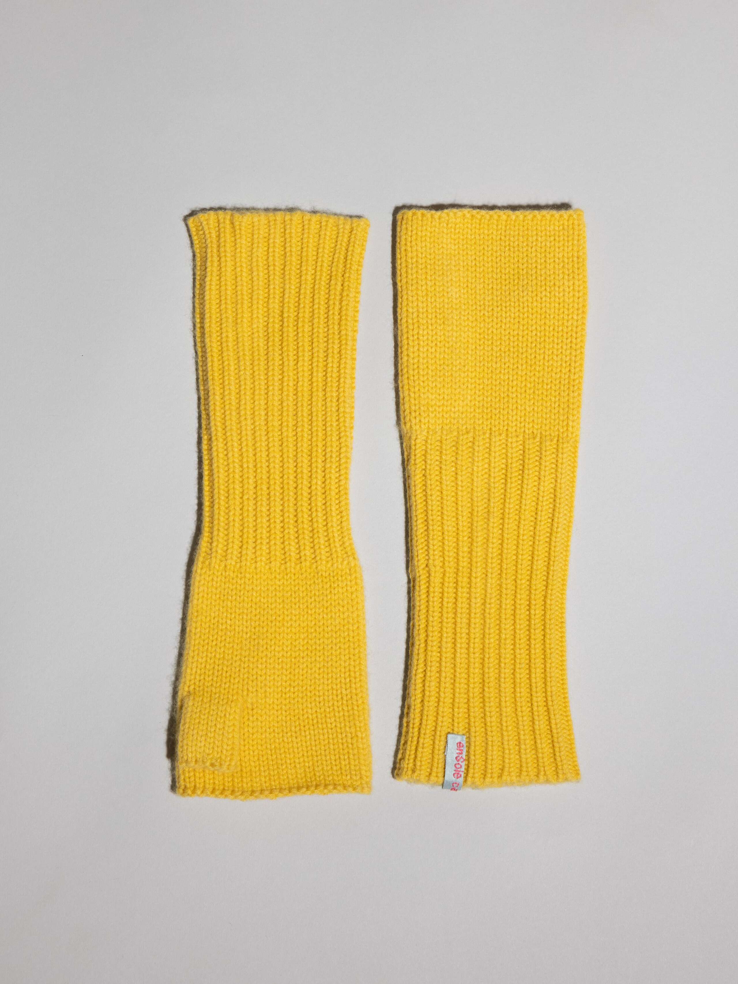 Frida mittens Yellow