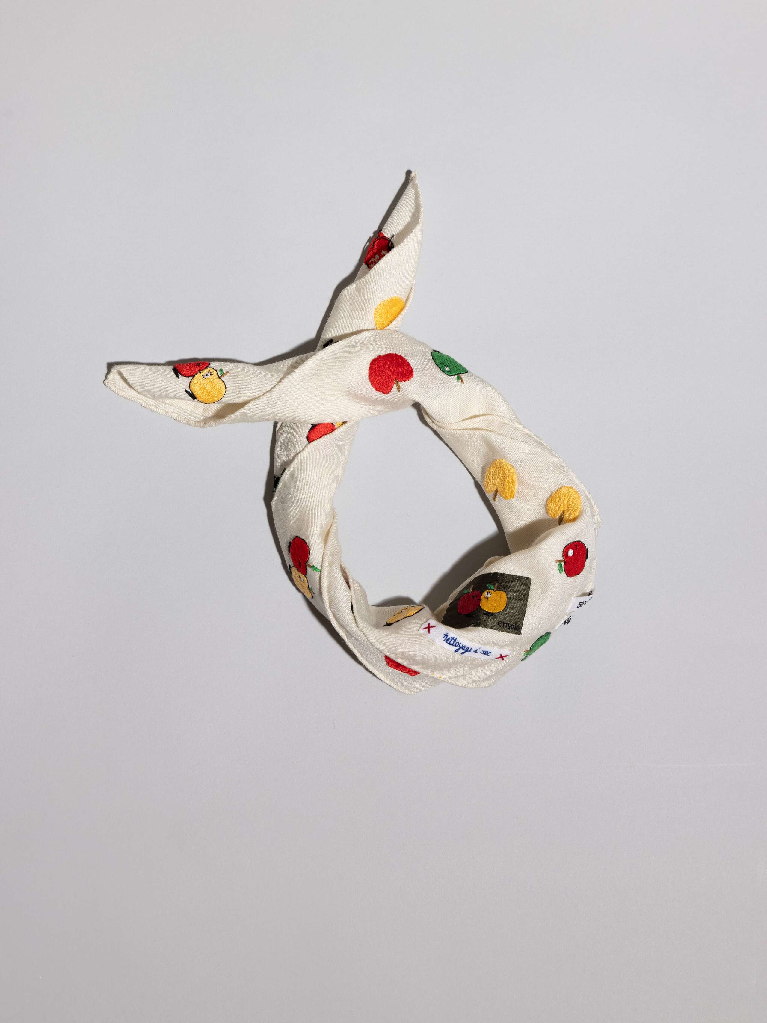 Apple Boy hiking foulard