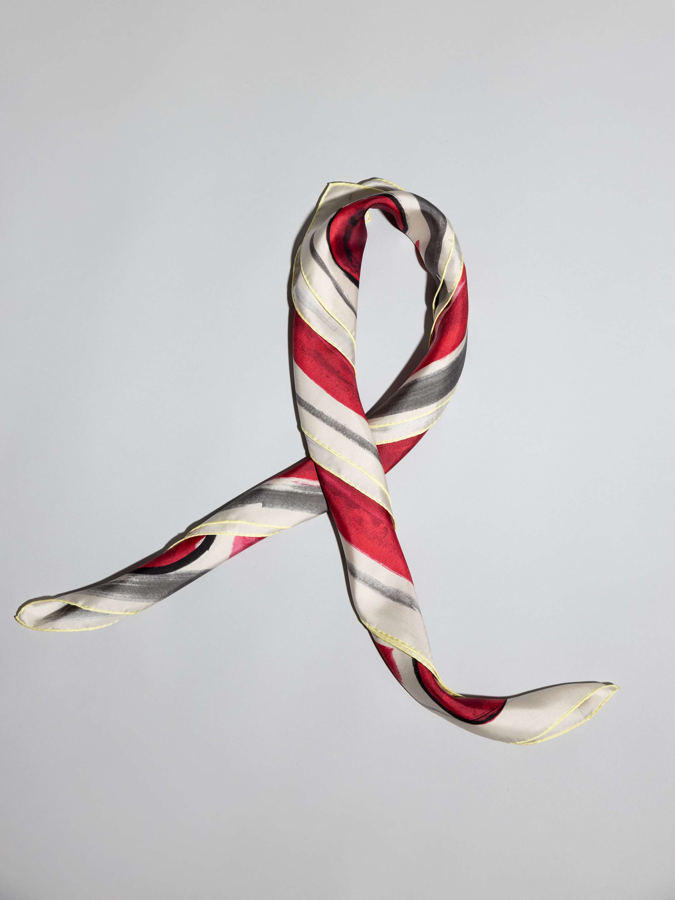 Apples like to play foulard