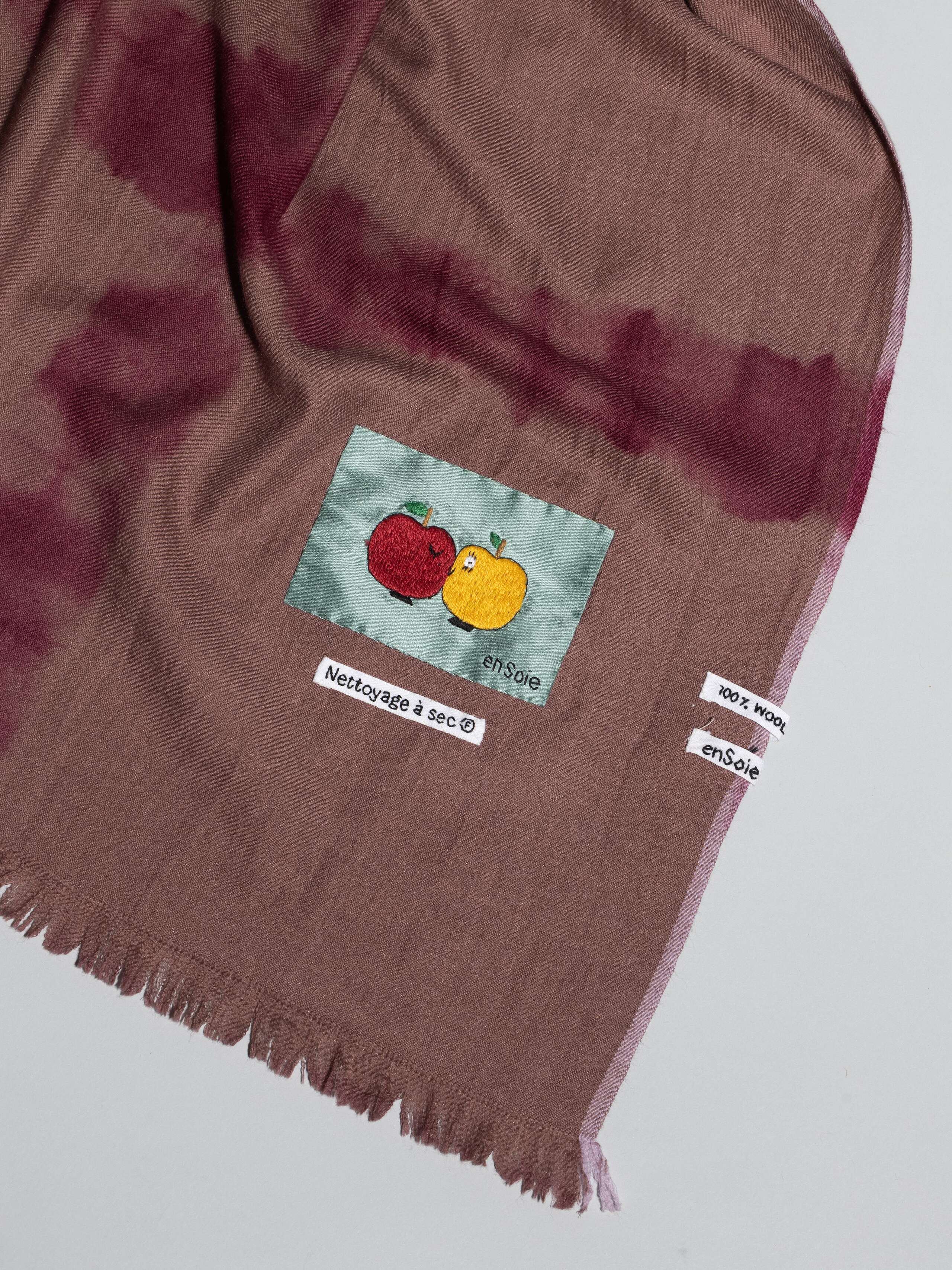 Cherry wood, tie-dye, wool