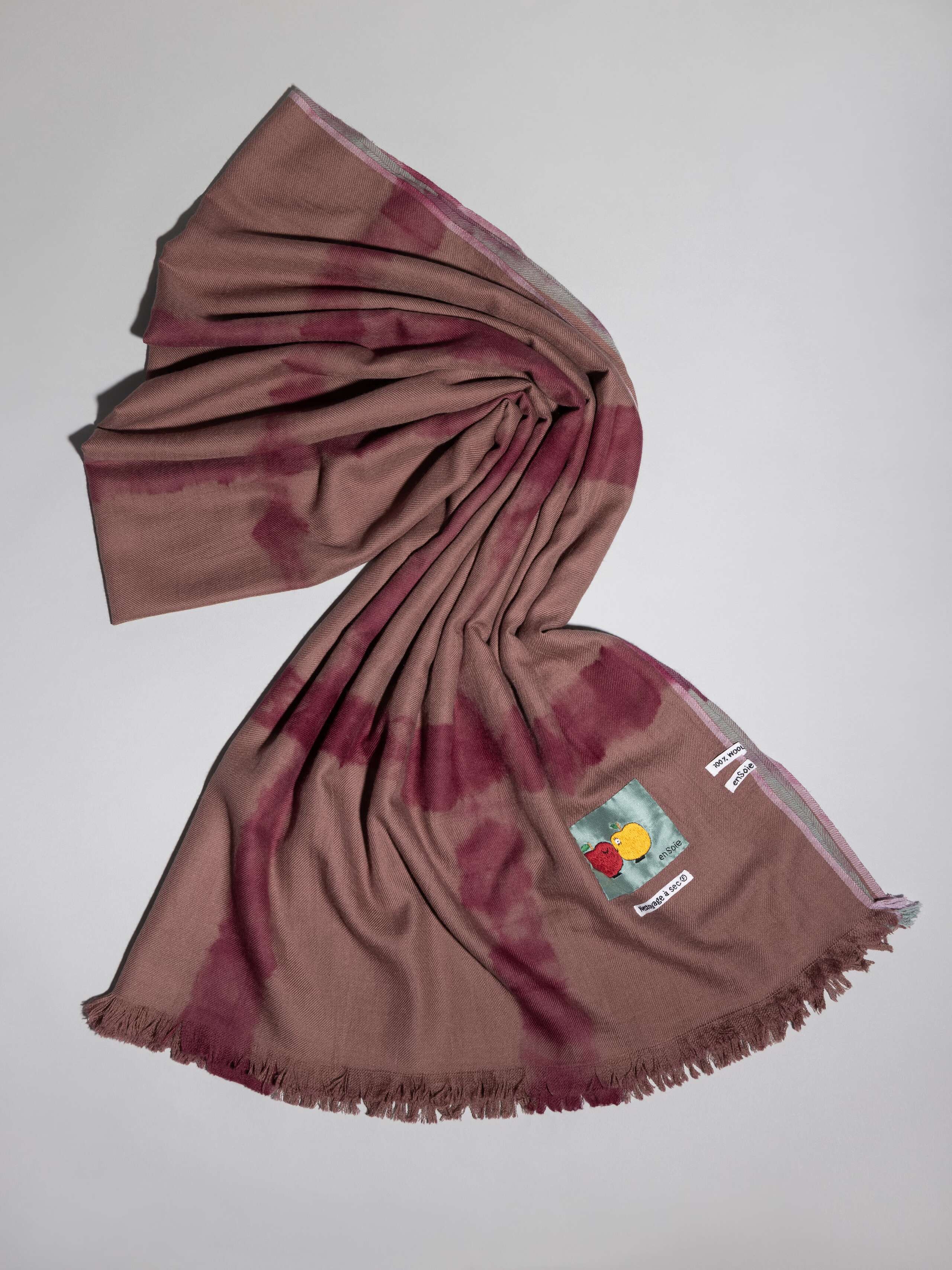 Cherry wood, tie-dye, wool