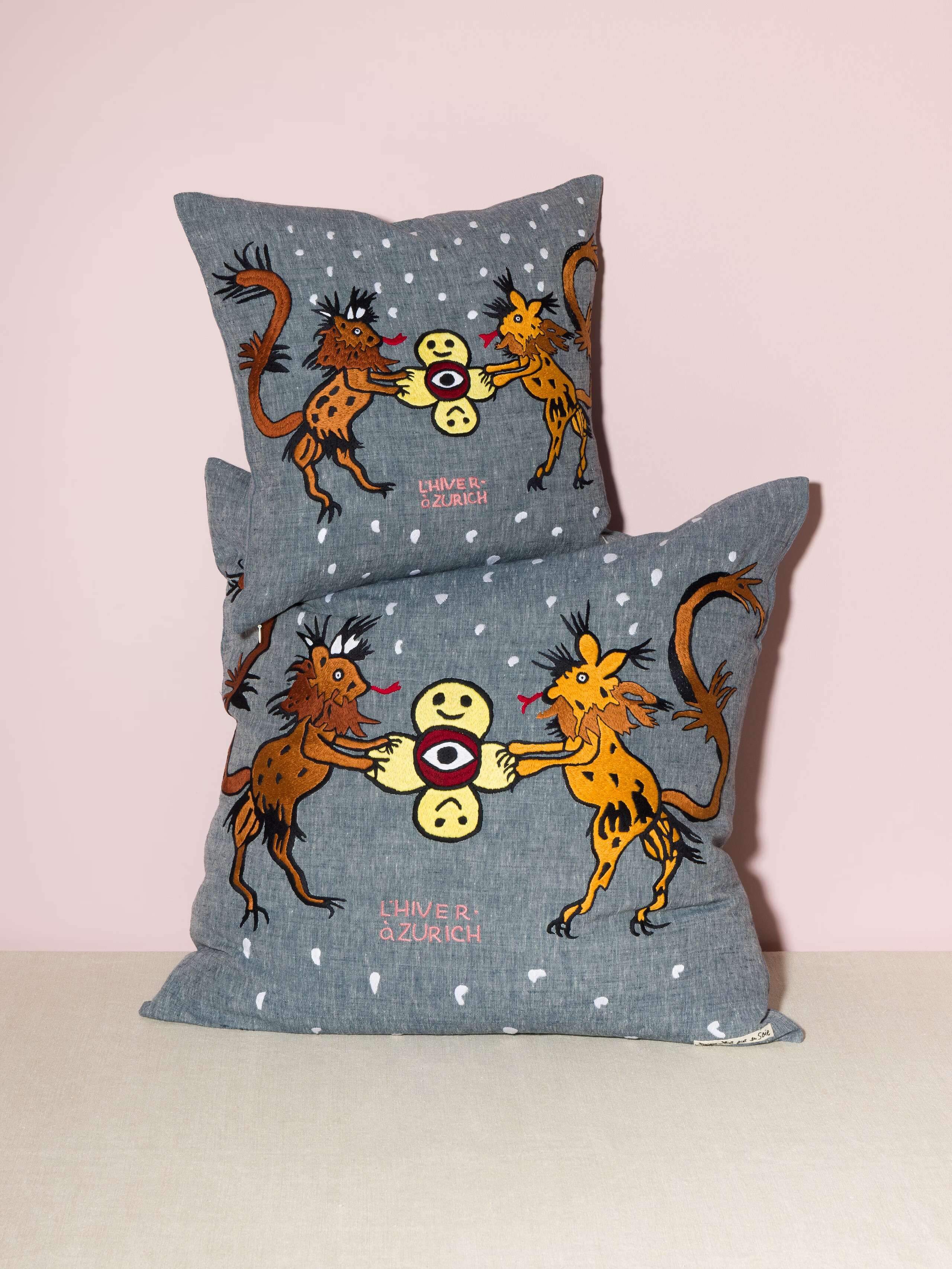 L'Hiver à Zurich pillow cover Navy linen embroidered