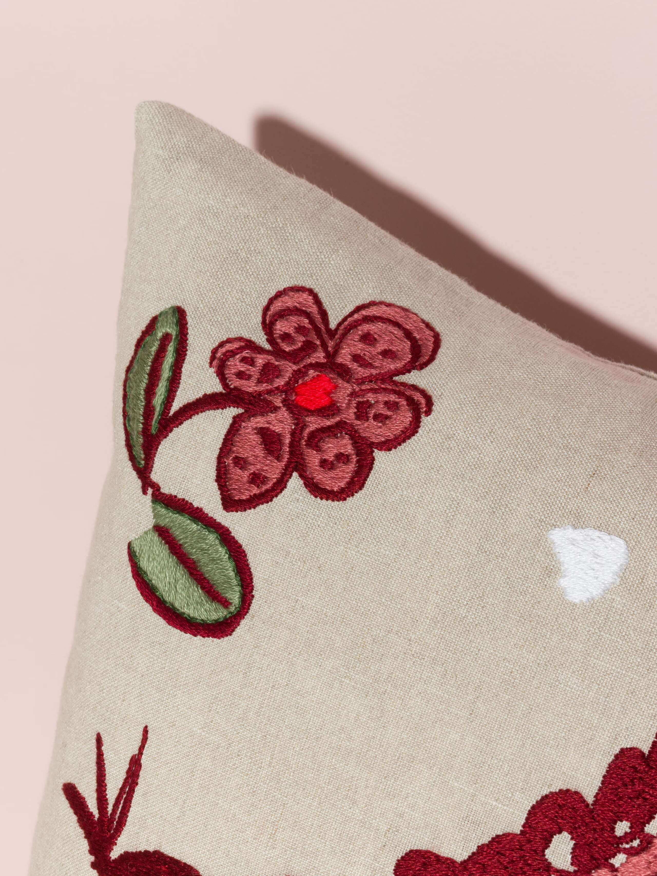 L'amour à Zurich pillow cover Beige linen embroidered