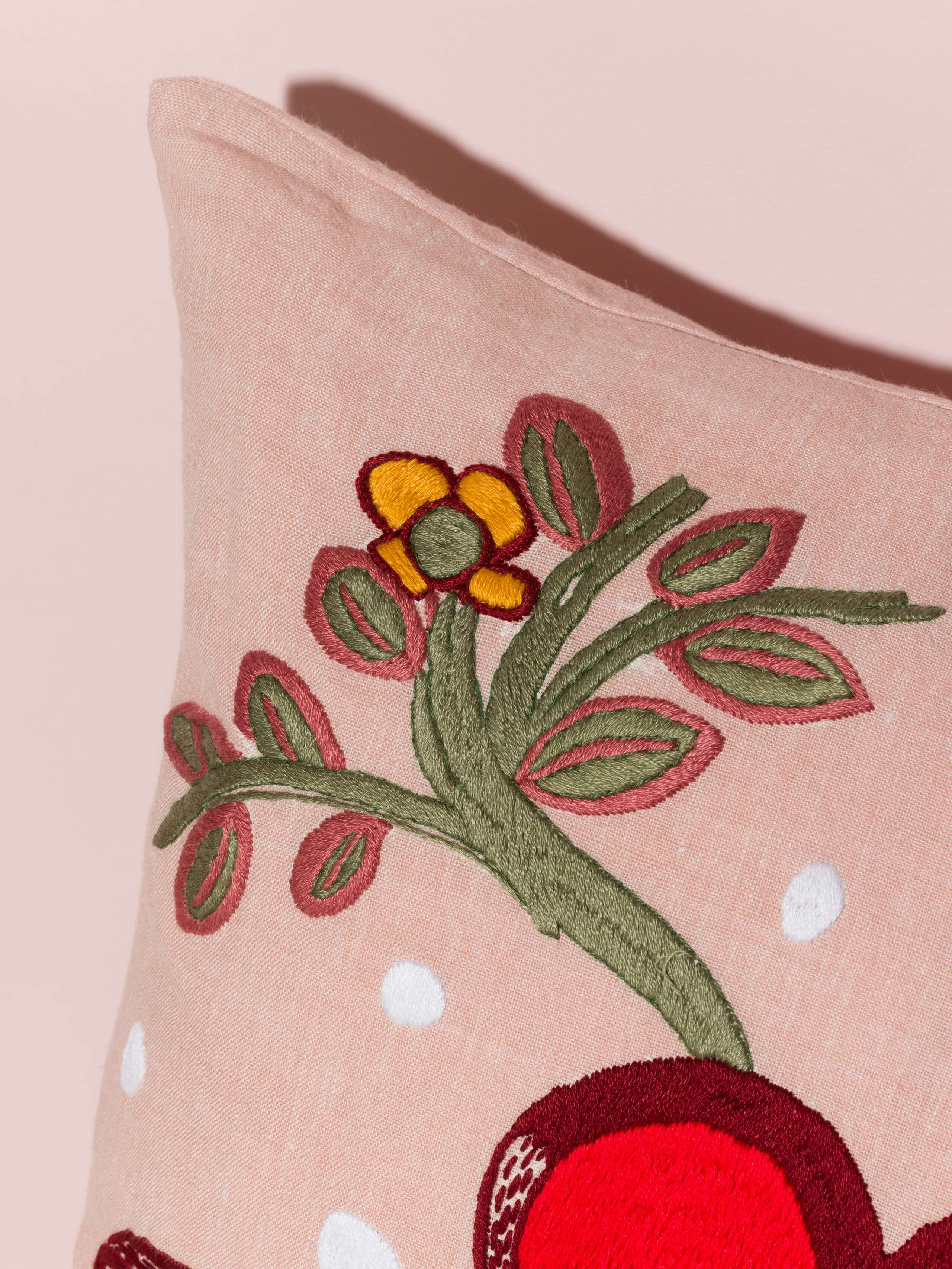 L'amour à Zurich pillow cover Rose linen embroidered