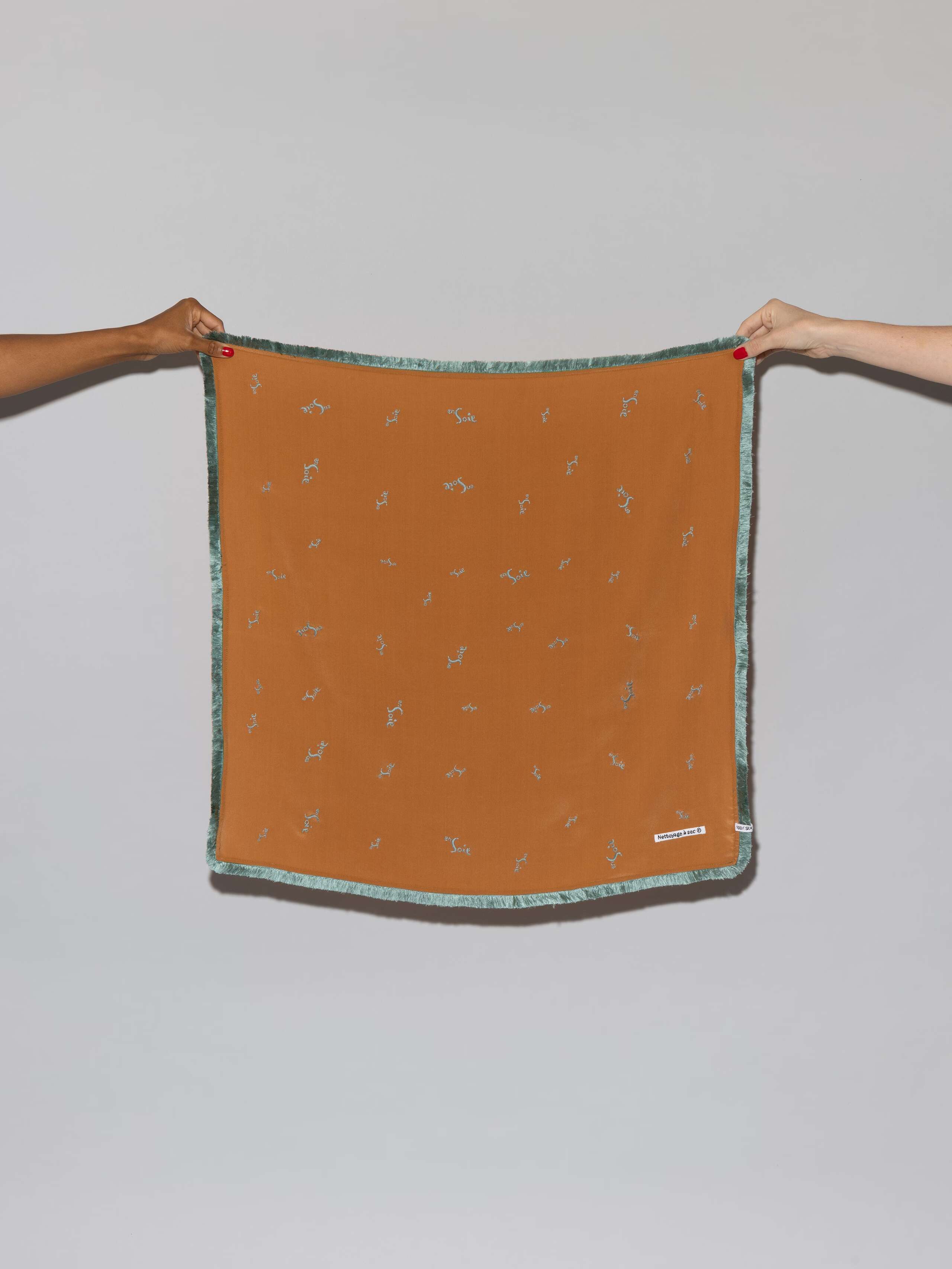 Signature foulard