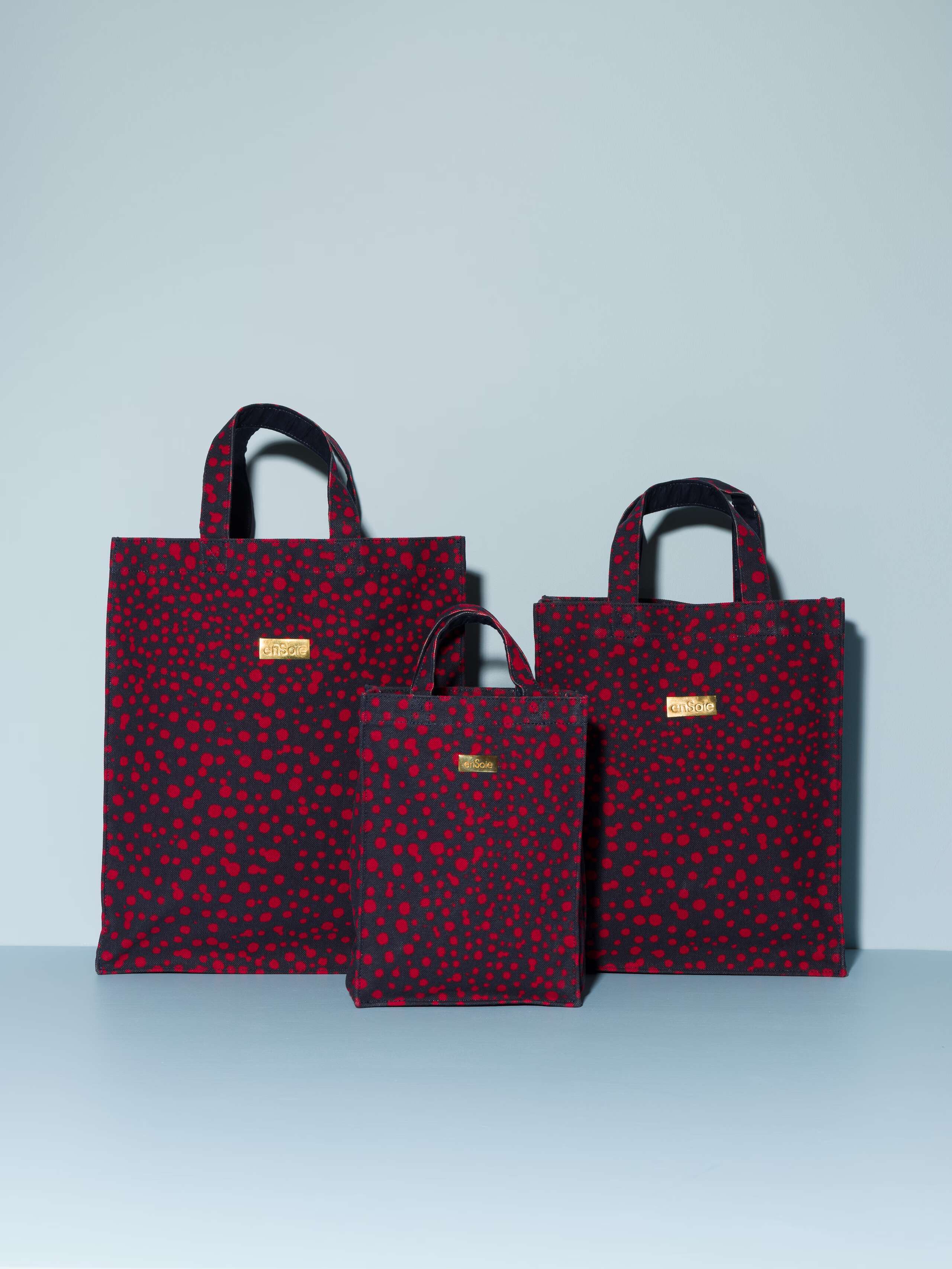 canvas shopper bag model cabas leo print navy blue with red dots packshot