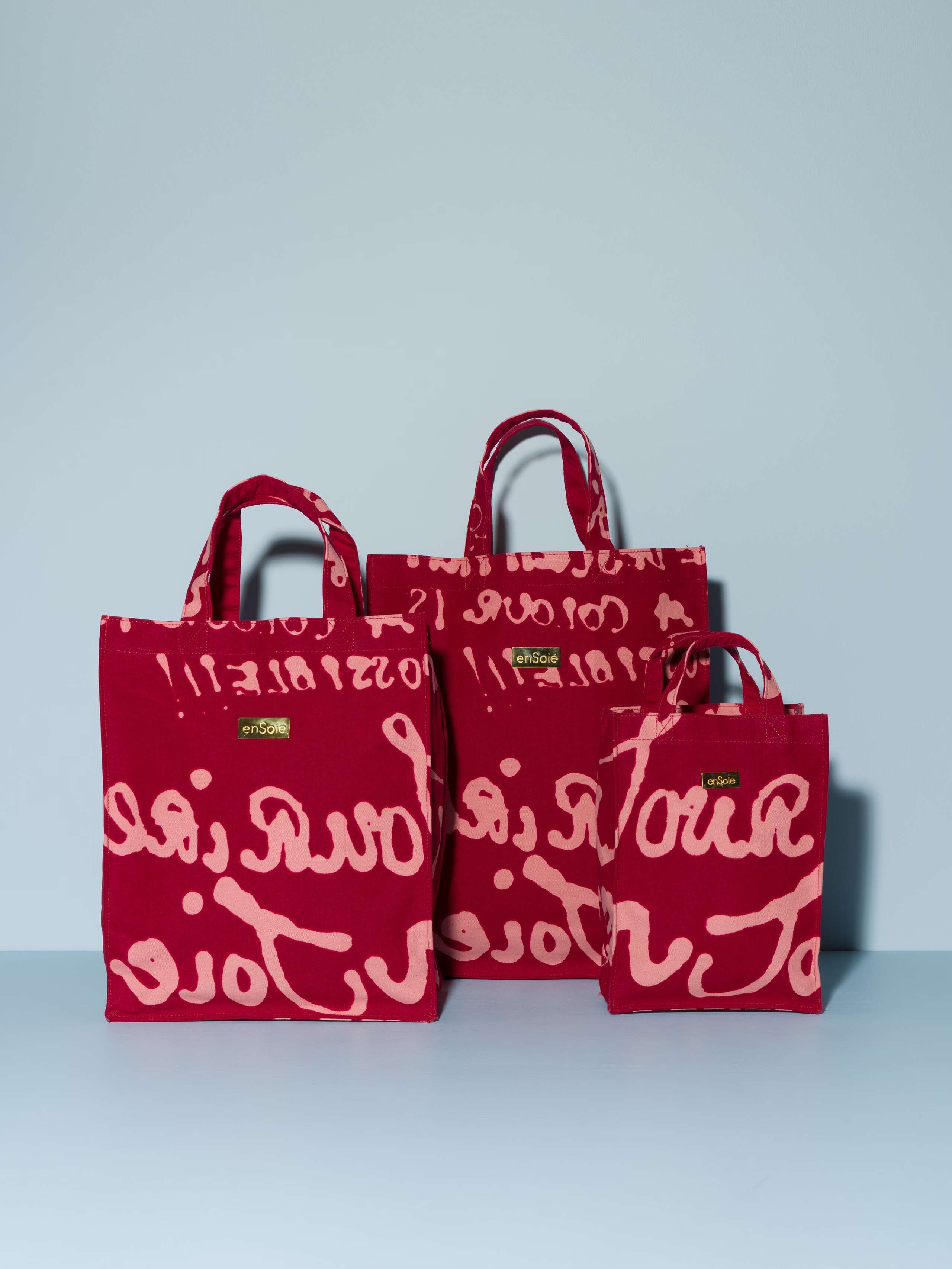 canvas shopper bag model cabas proverb print red with pink text packshot