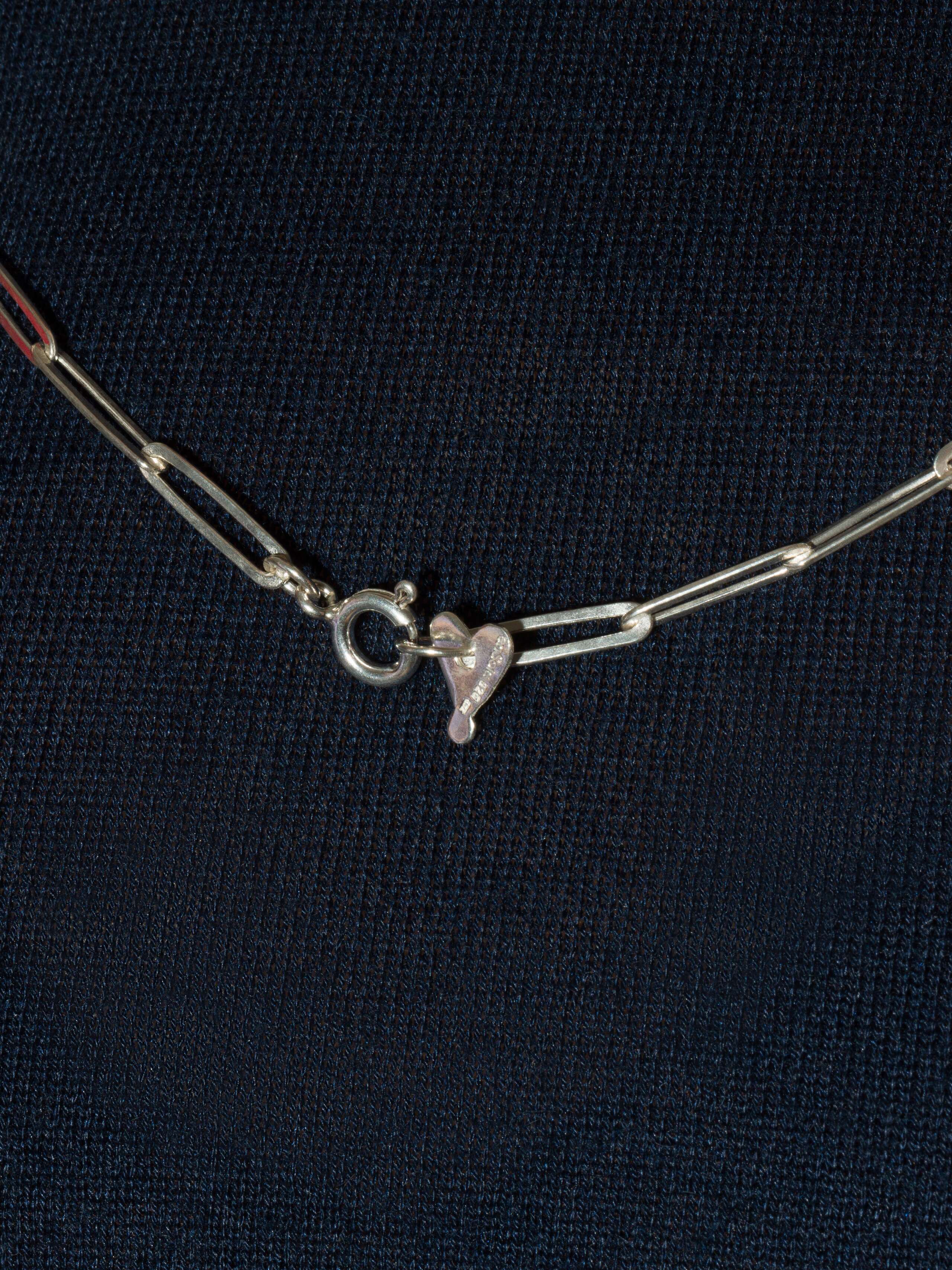 Alicia heart necklace silver detail