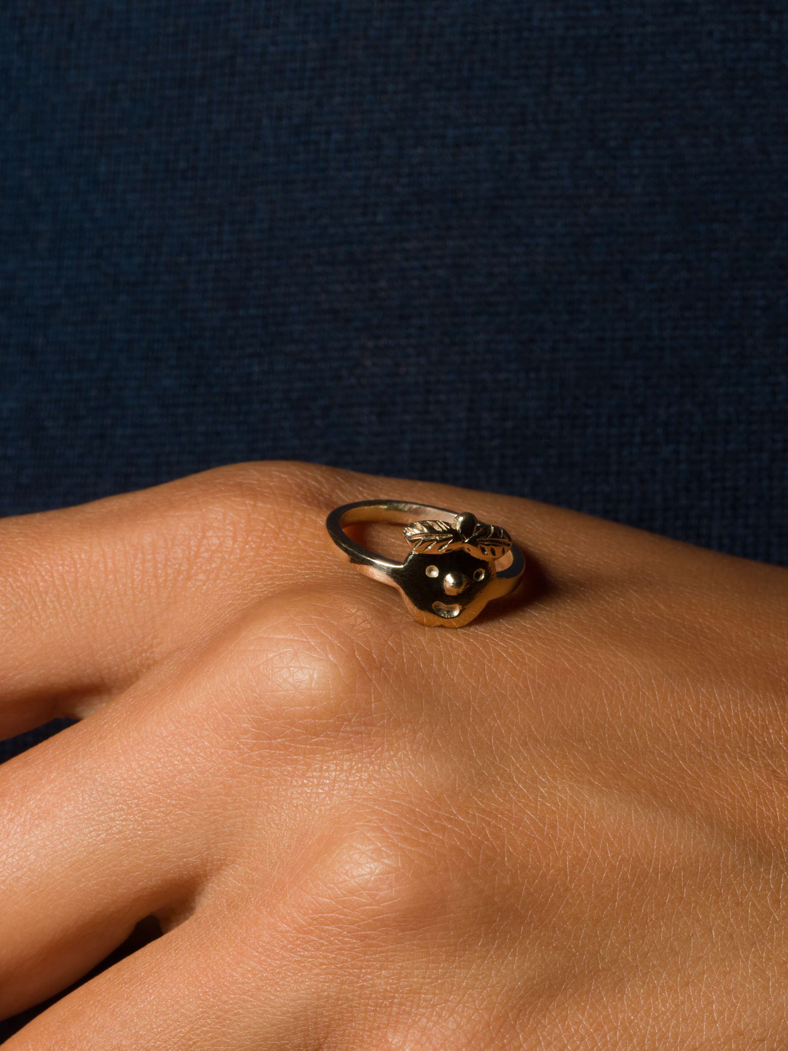 Apple boy finger ring