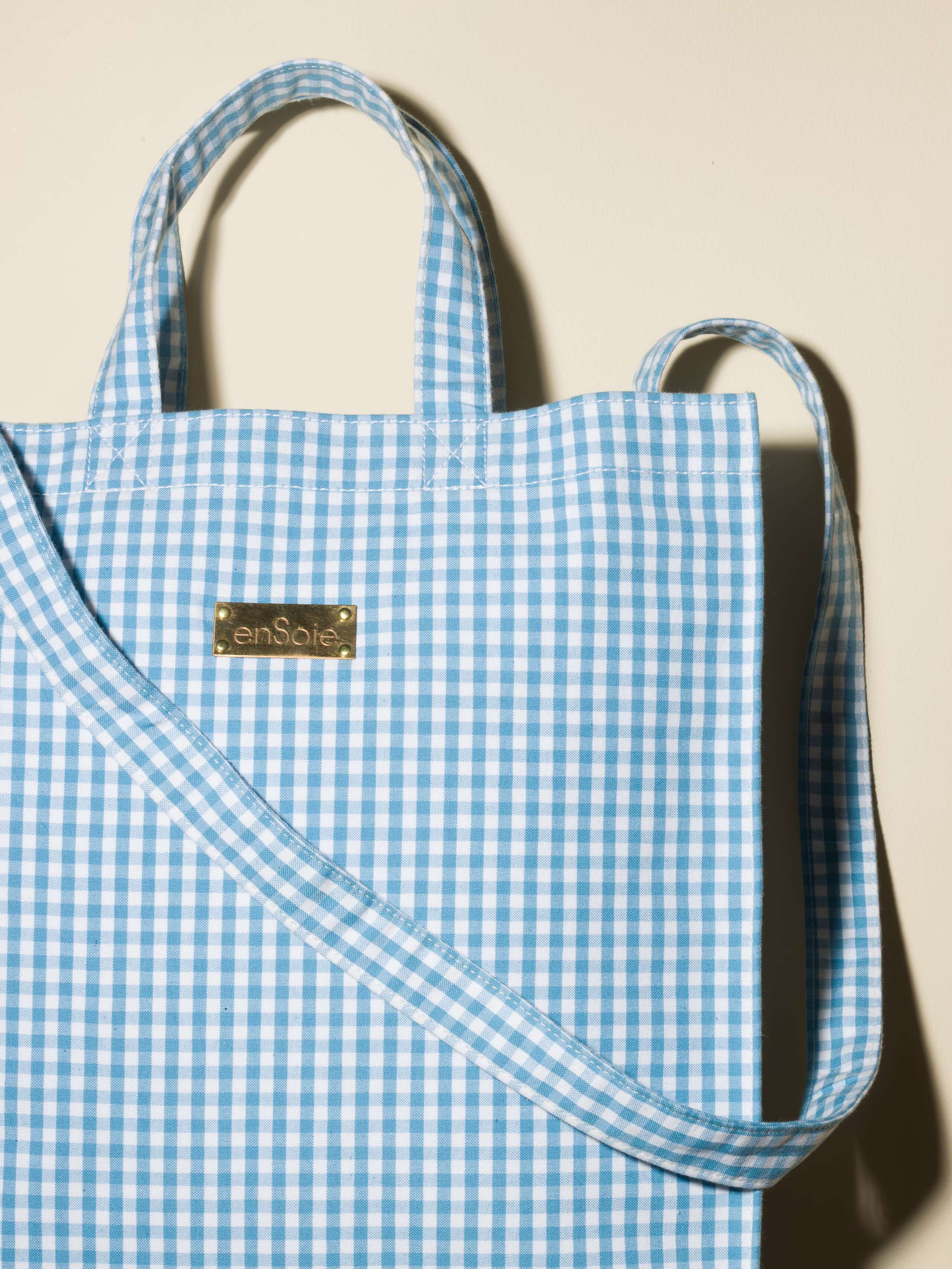 Beautiful shopper bag with a lightblue vichy pattern and an enSoie brass tag