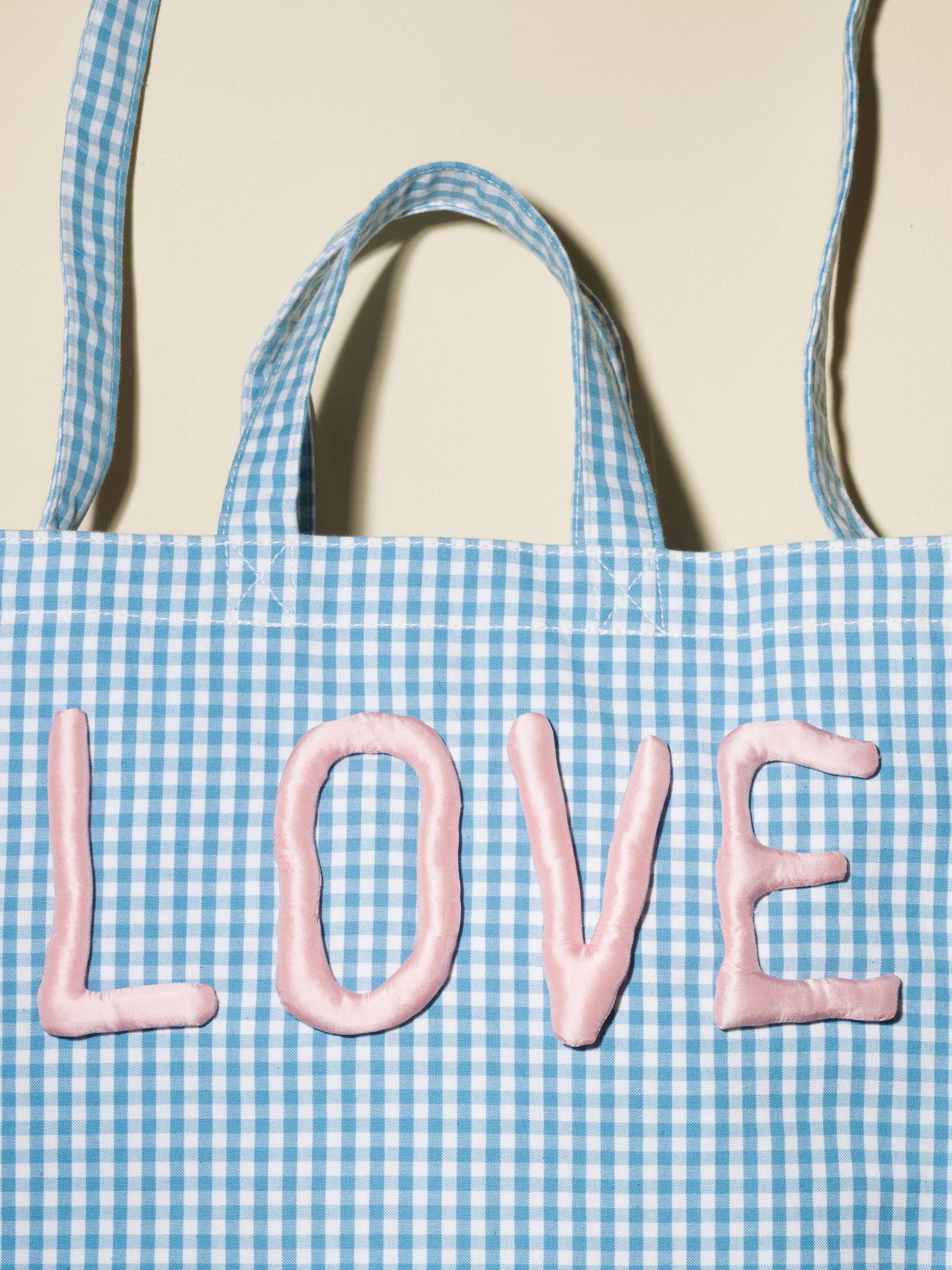 Beautiful shopper bag with a lightblue vichy pattern and a LOVE application in silk