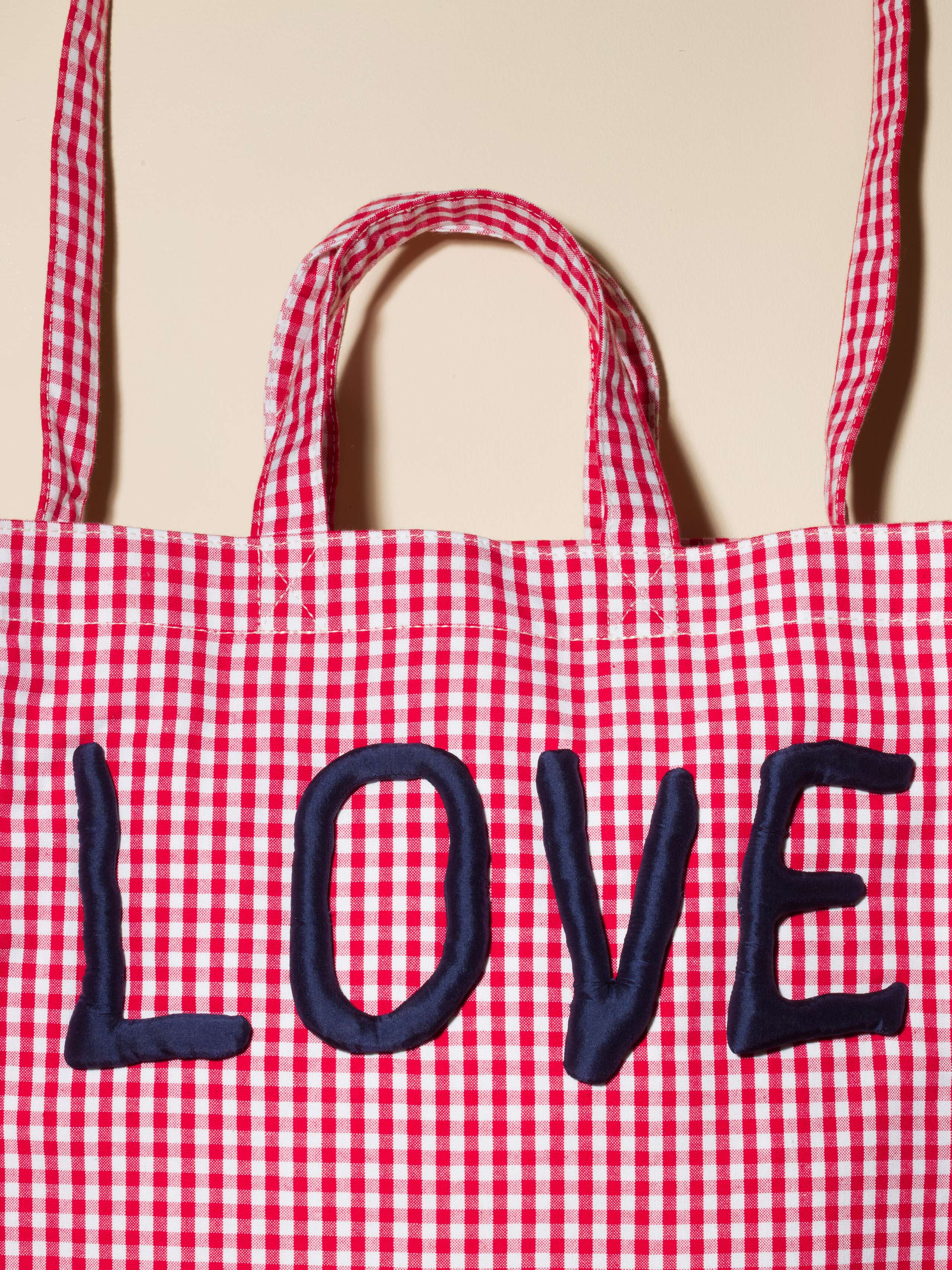 Beautiful cotton shopper in red with vichy pattern and silk application LOVE in navy