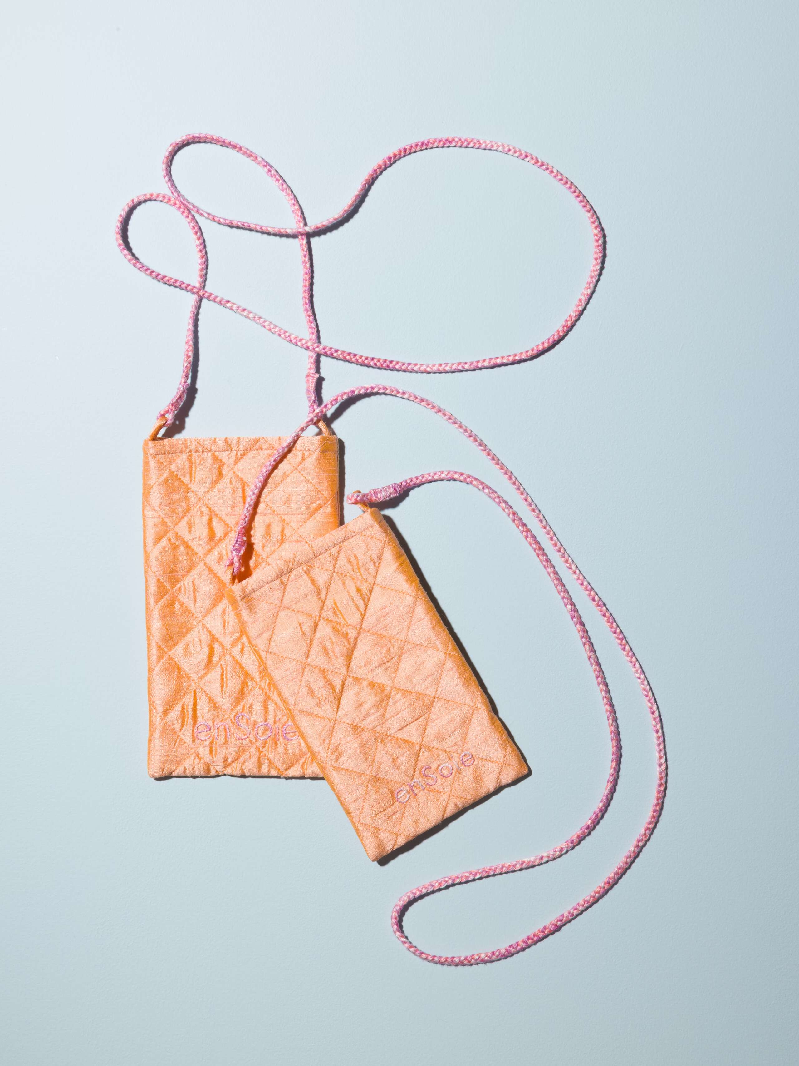 Fran phone bag quilted doupion silk, pearl