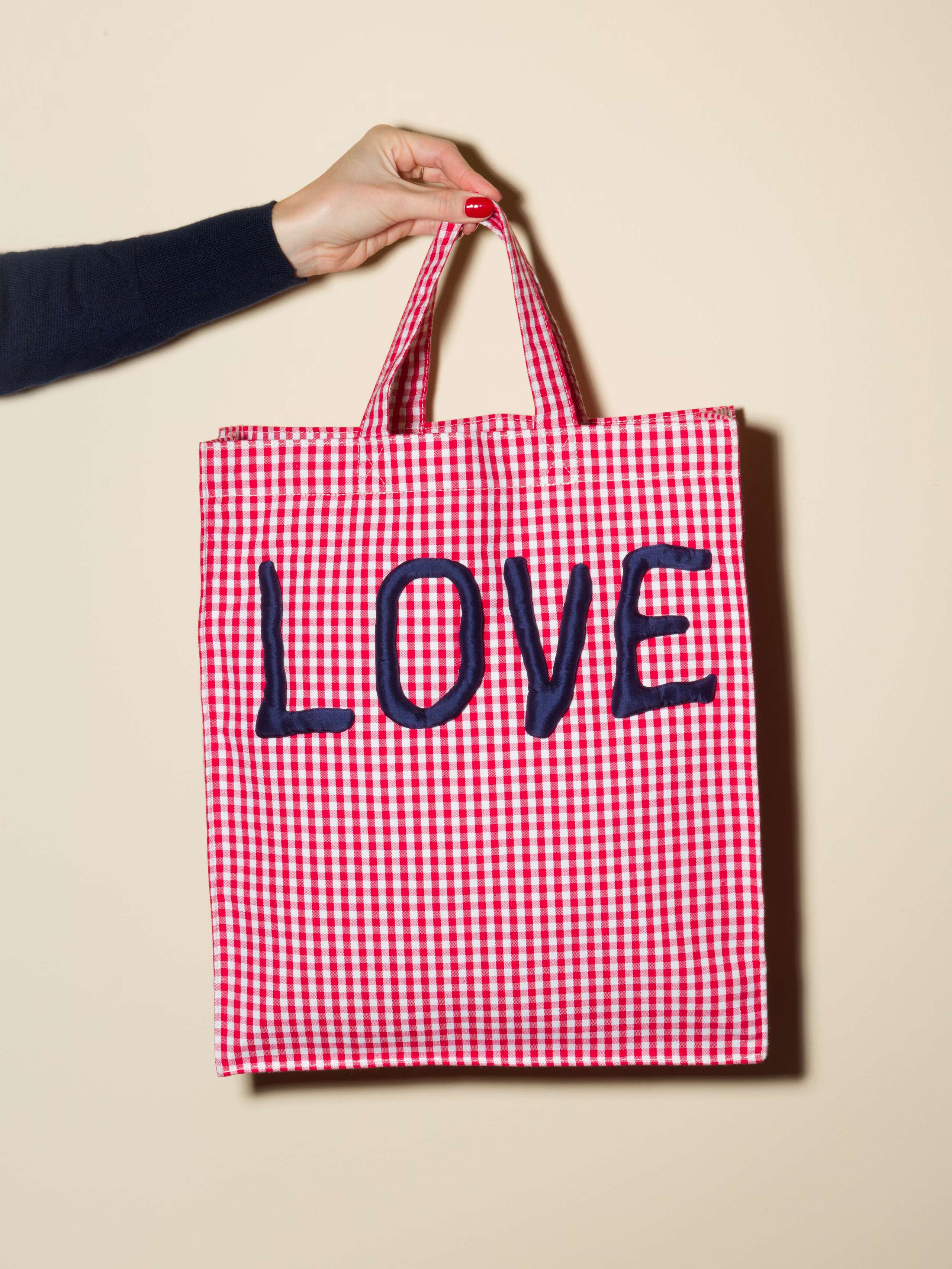 Beautiful cotton shopper in red with vichy pattern and silk application LOVE in navy