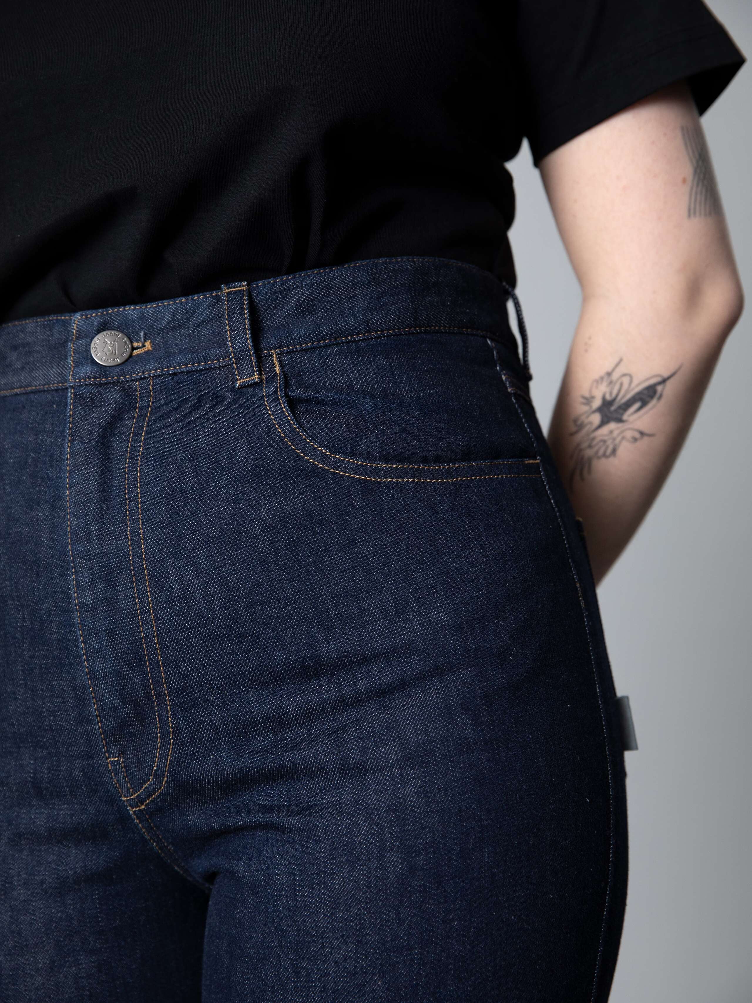 Details of a beautiful straight leg high waist jeans in indigo blue