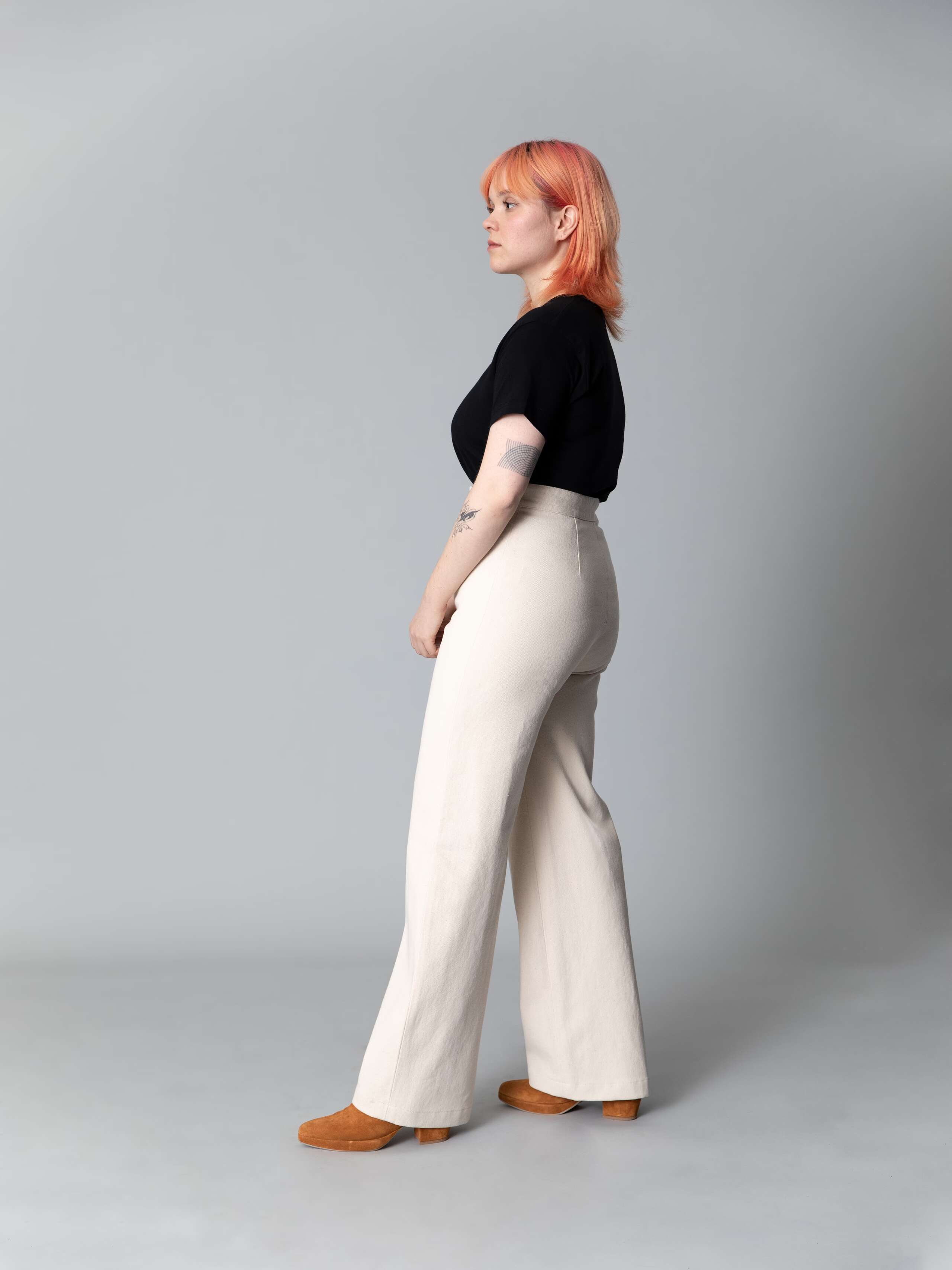 Model is weraing a beautiful wide leg and high waist jeans in ecru with 