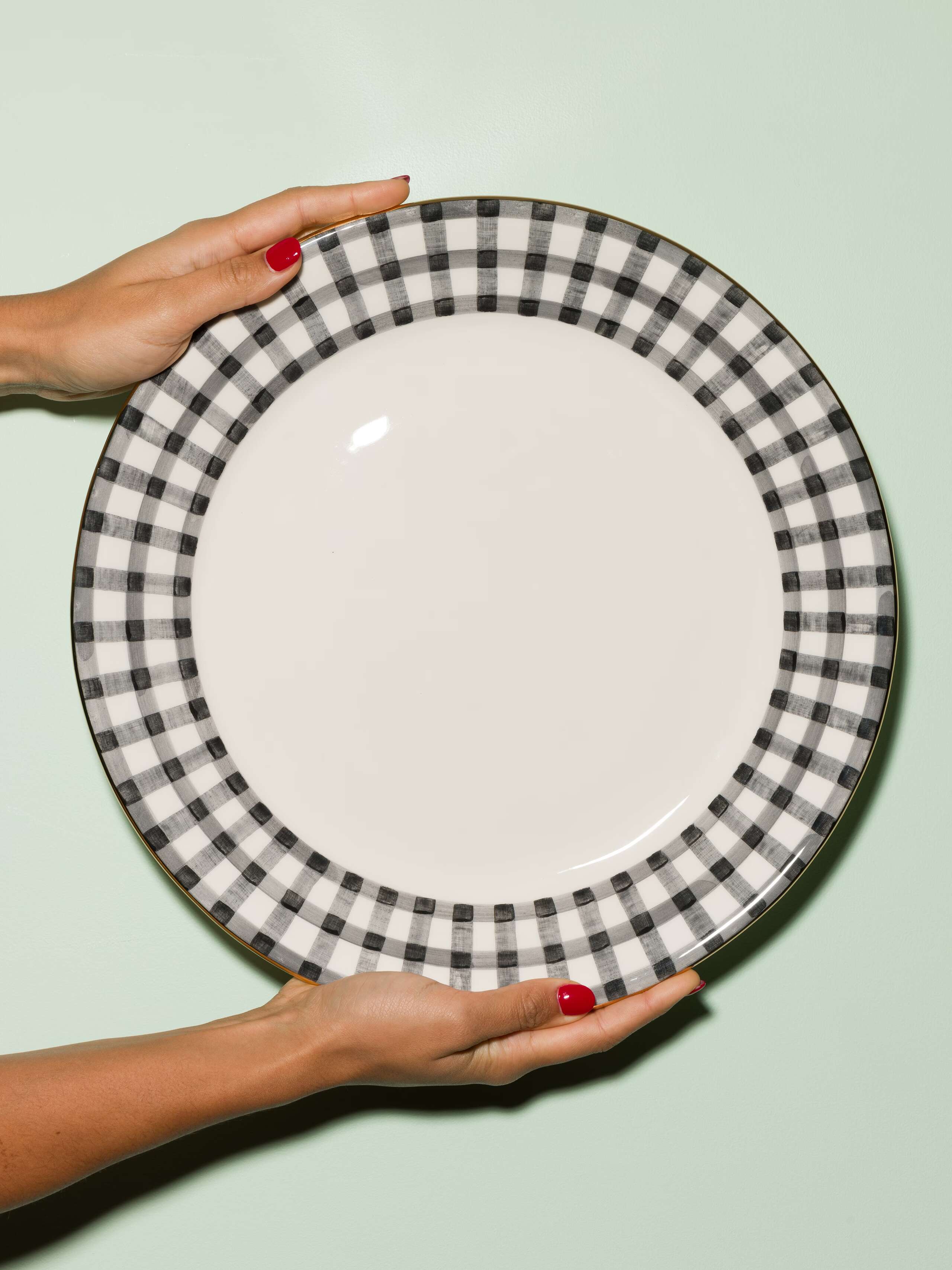 Big cake plate with classical black vichy pattern rim