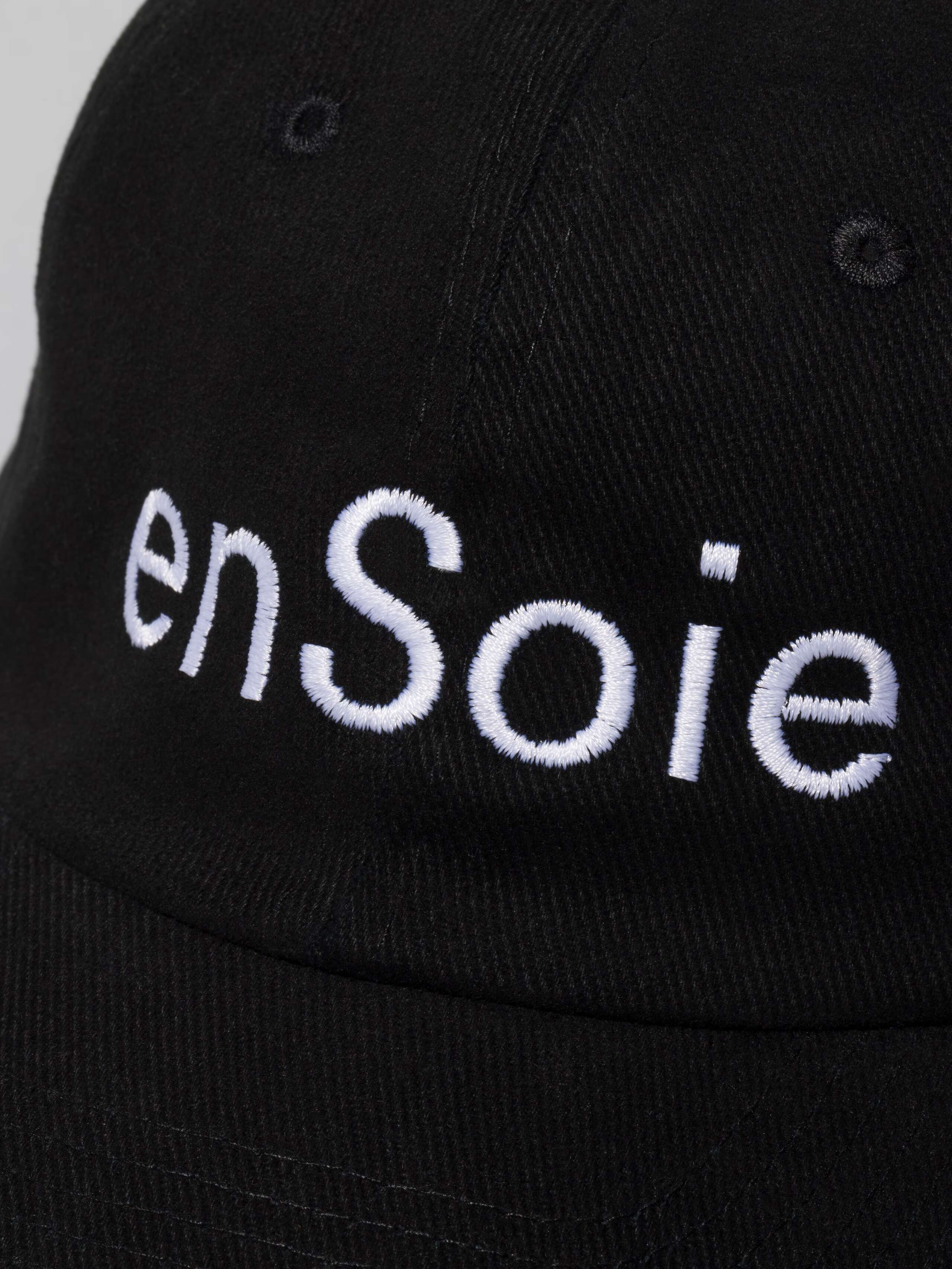 Picture of an embroidery detail on a base cap