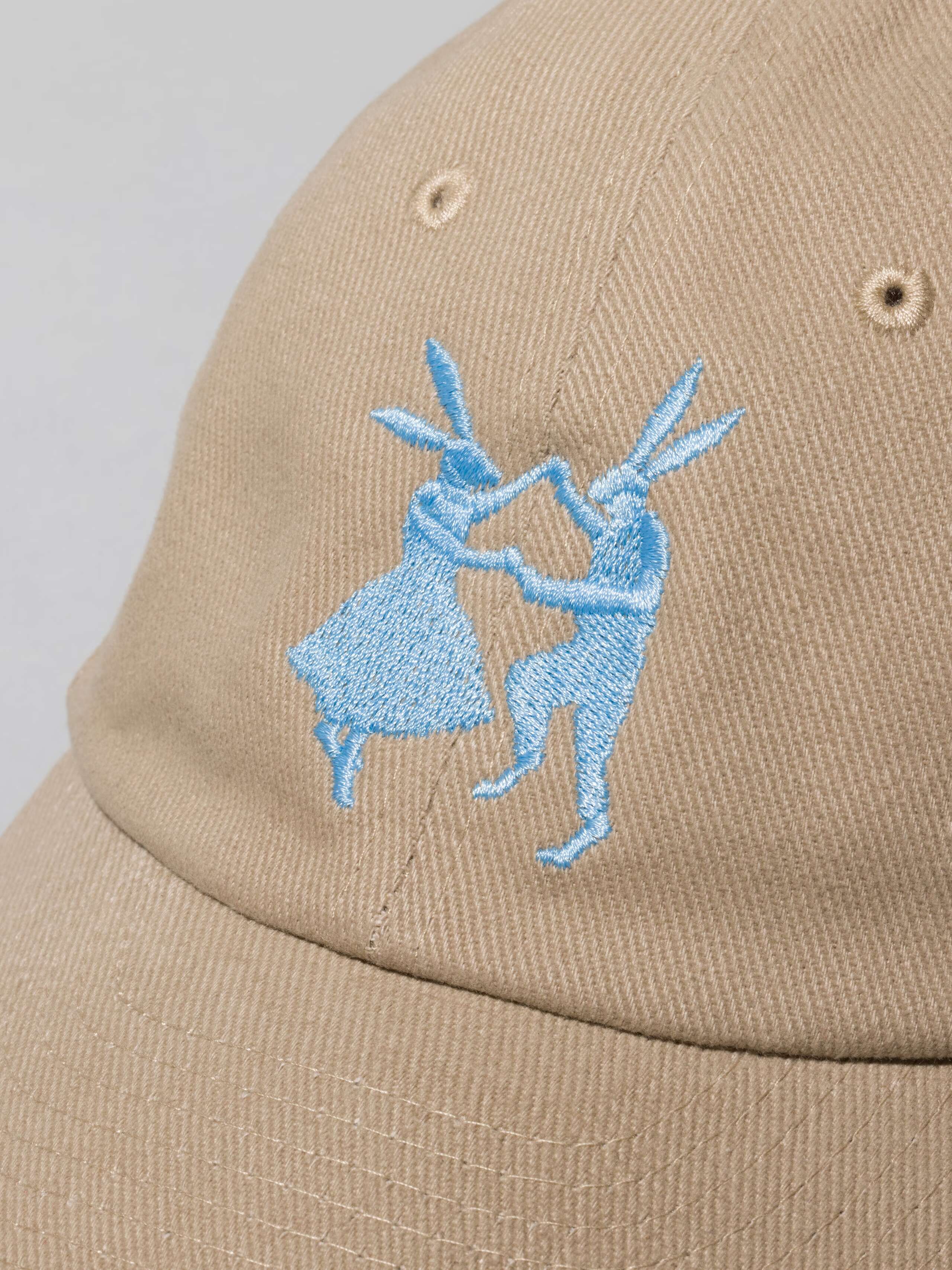 Picture of an embroidery detail on a base cap