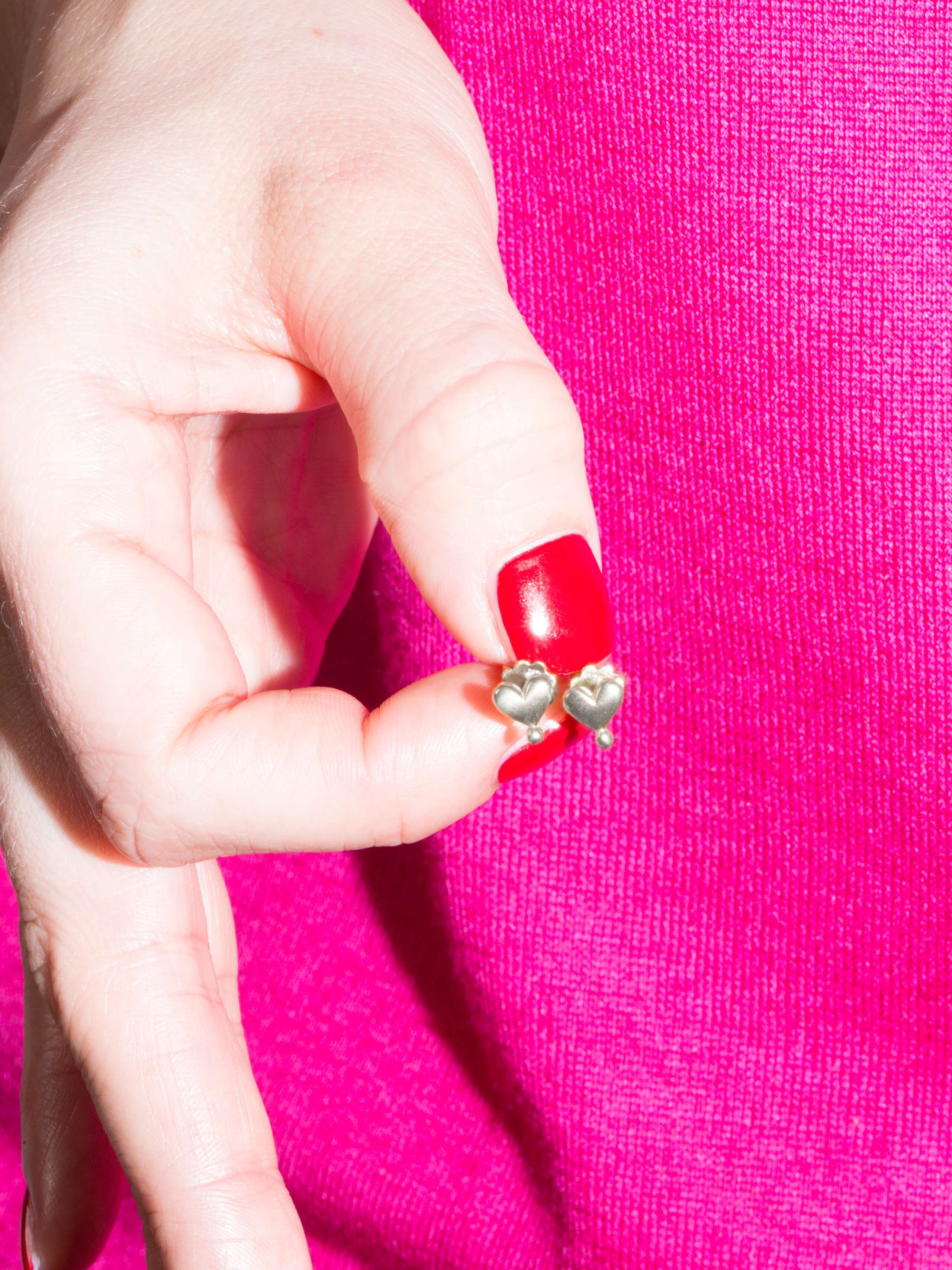 Picture of a silver ear stud in a beautiful heart shape