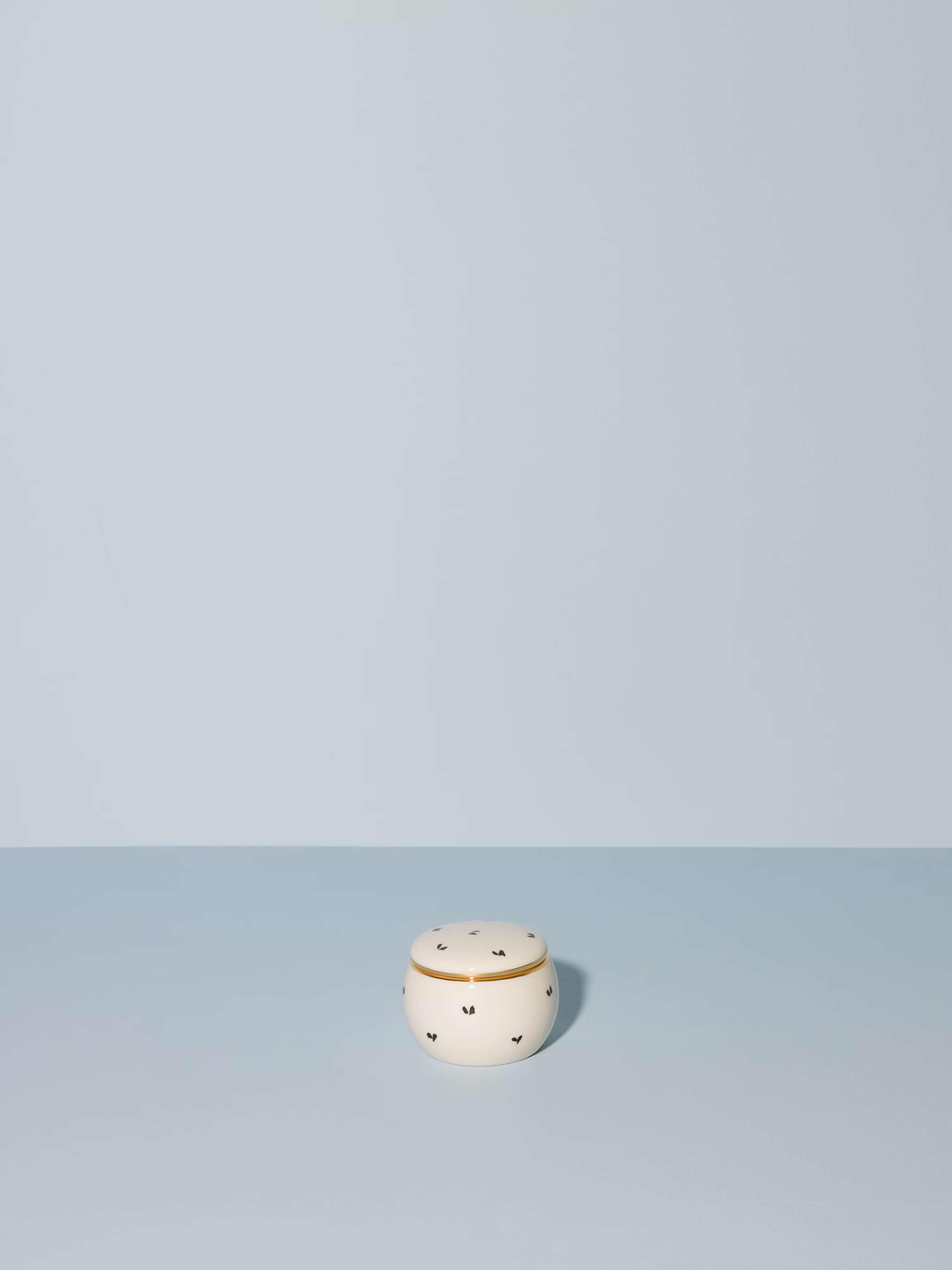 Picture of a cute small sugar bowl featuring a nice ermine pattern