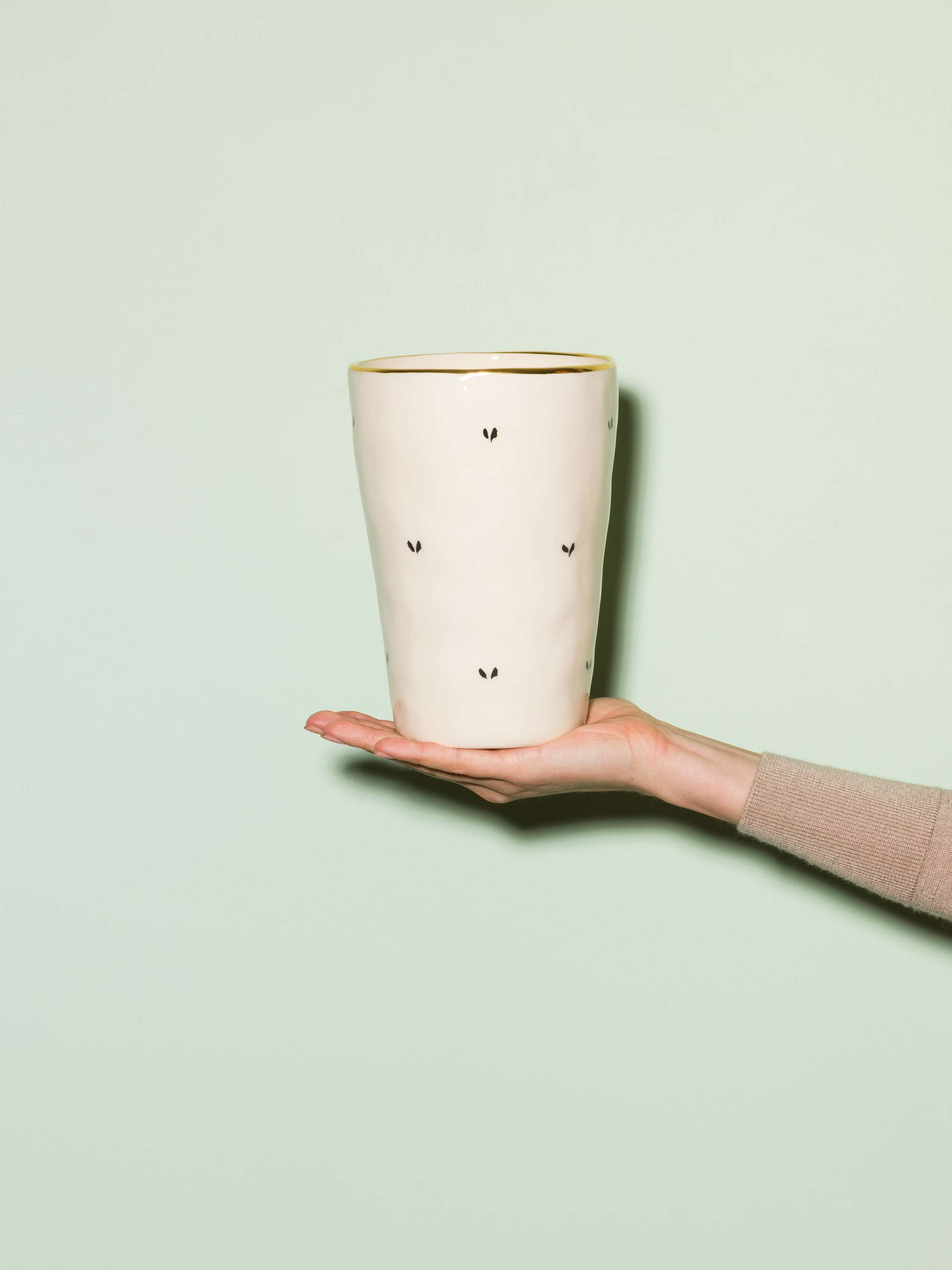 Picture of a handmade and handprinted vase made of ceramic featuring a hermeline pattern