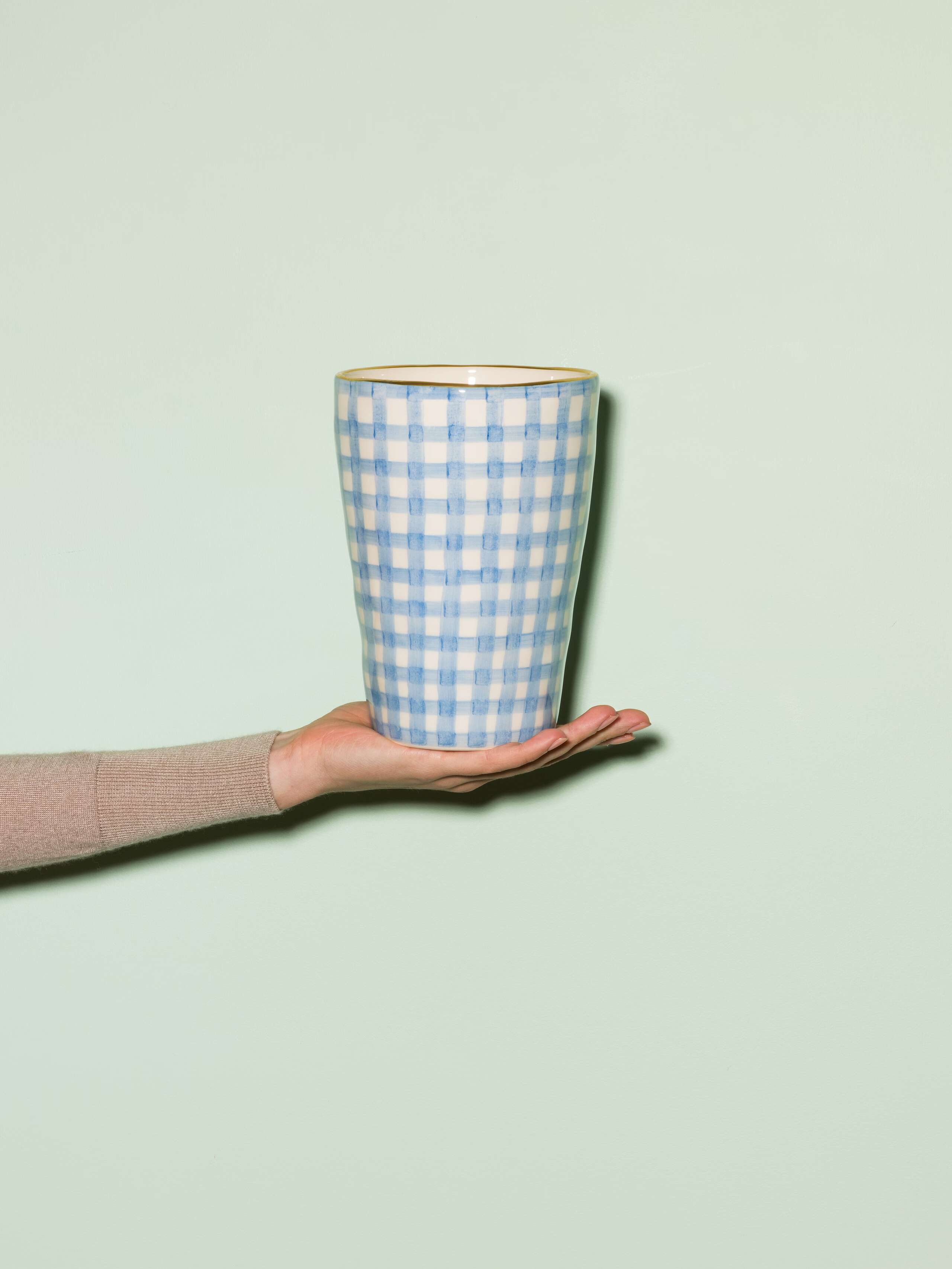 Picture of a handmade and handprinted vase made of ceramic featuring a light blue vichy check pattern