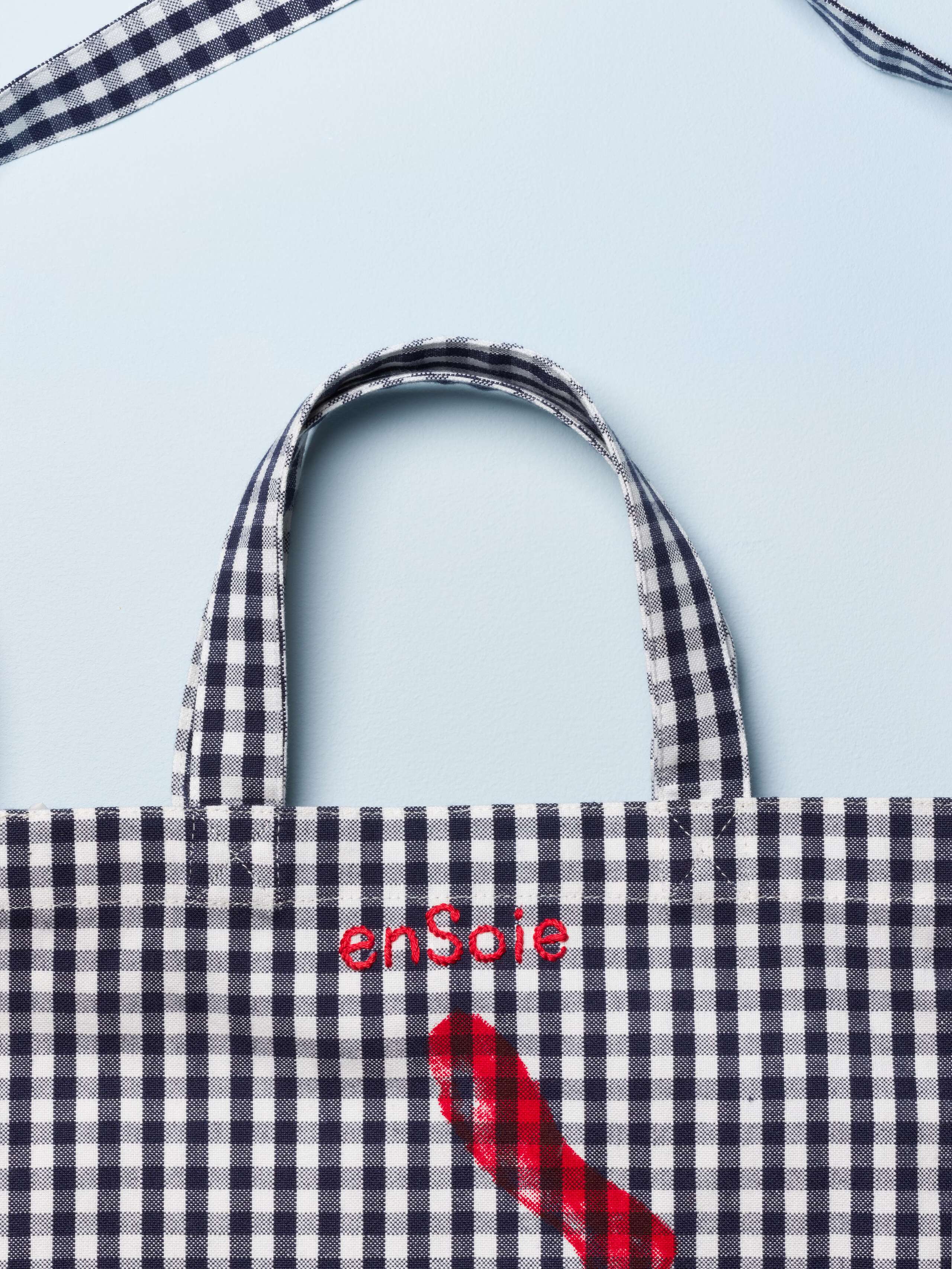 Picture of a detail of a navy blue cotton tote bag