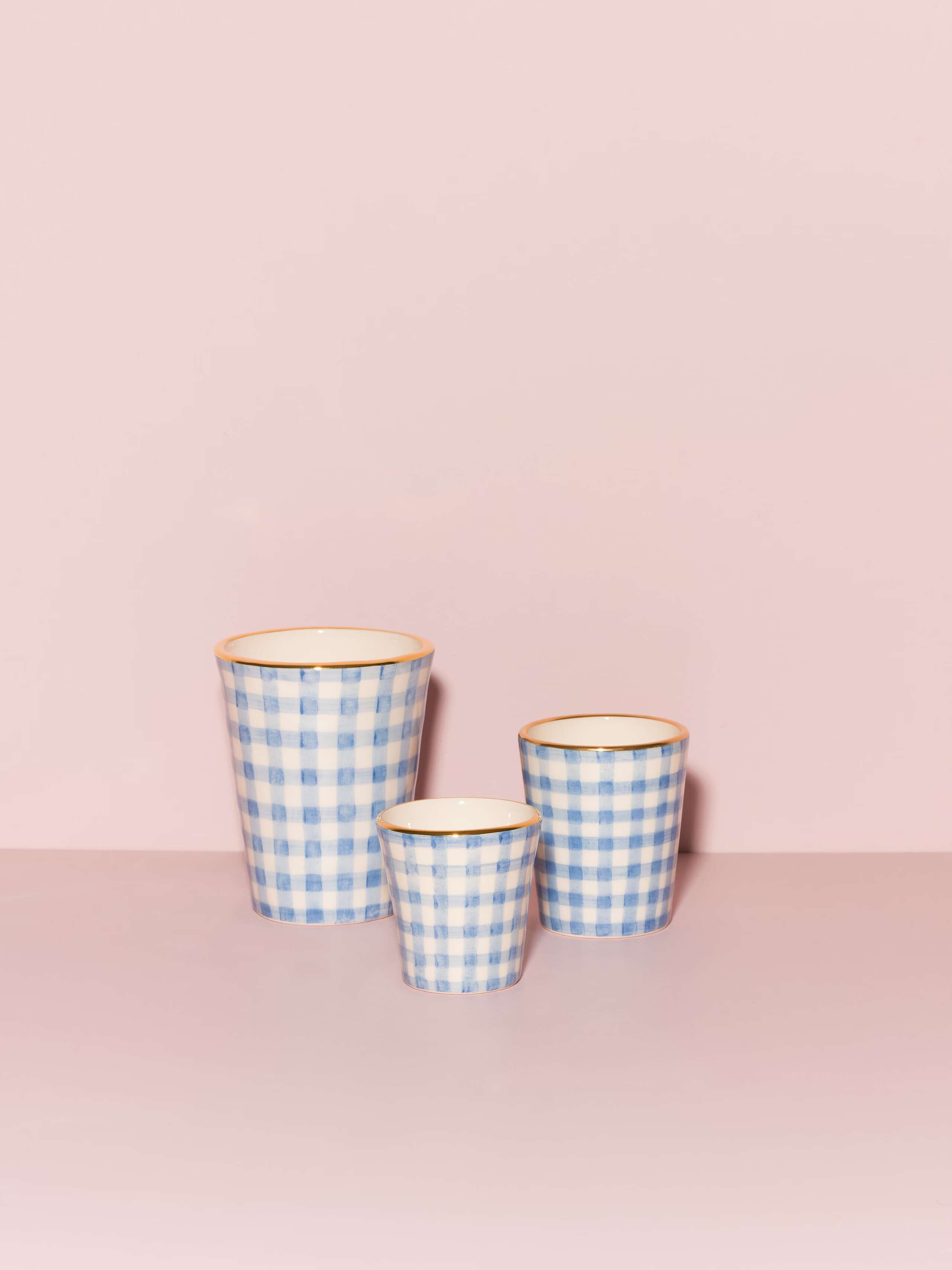 Picture of three beautiful handmade cups in three different sizes featuring a light blue vichy check pattern
