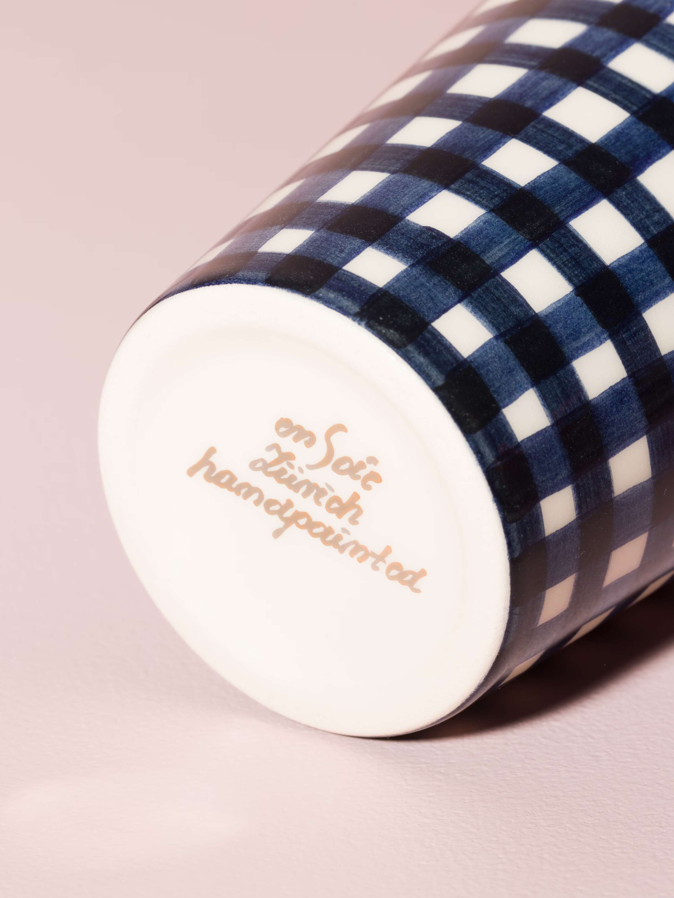 Picture of a detail of a coffee cup featuring the text "enSoie Zurich handpainted"