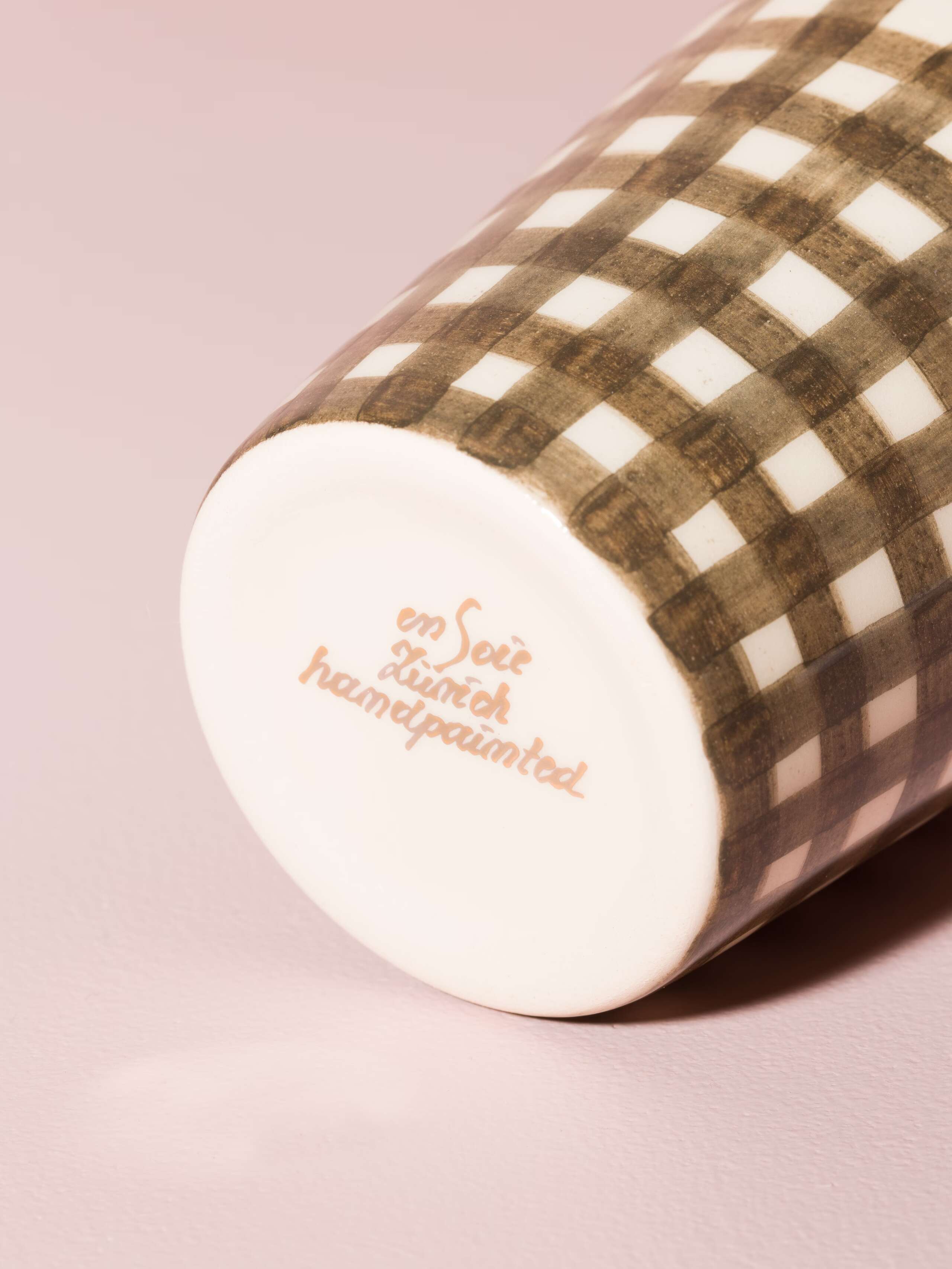 Picture of a detail of a coffee cup featuring the text "enSoie Zurich handpainted"