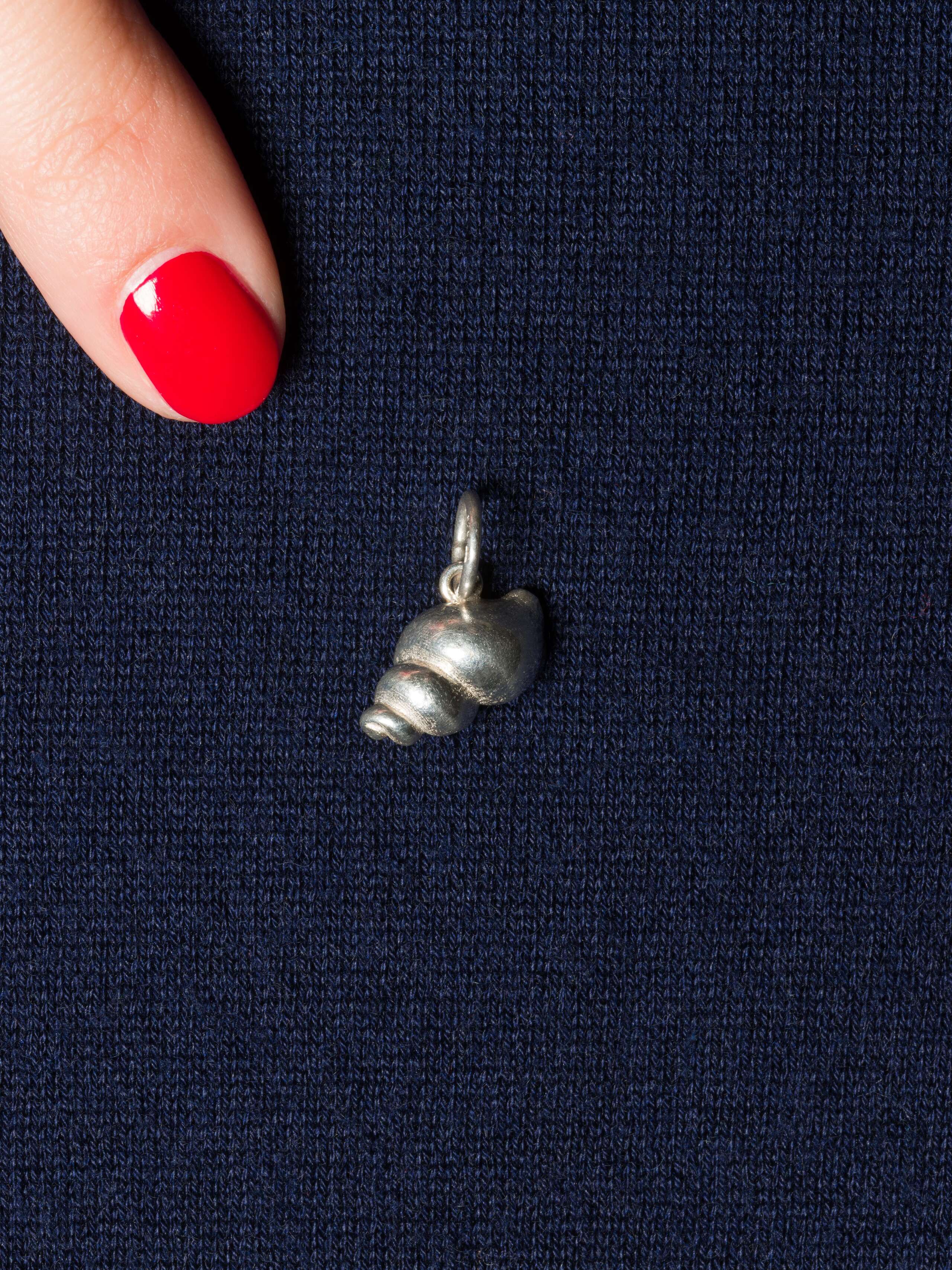 Picture of a shell pendant made of silver