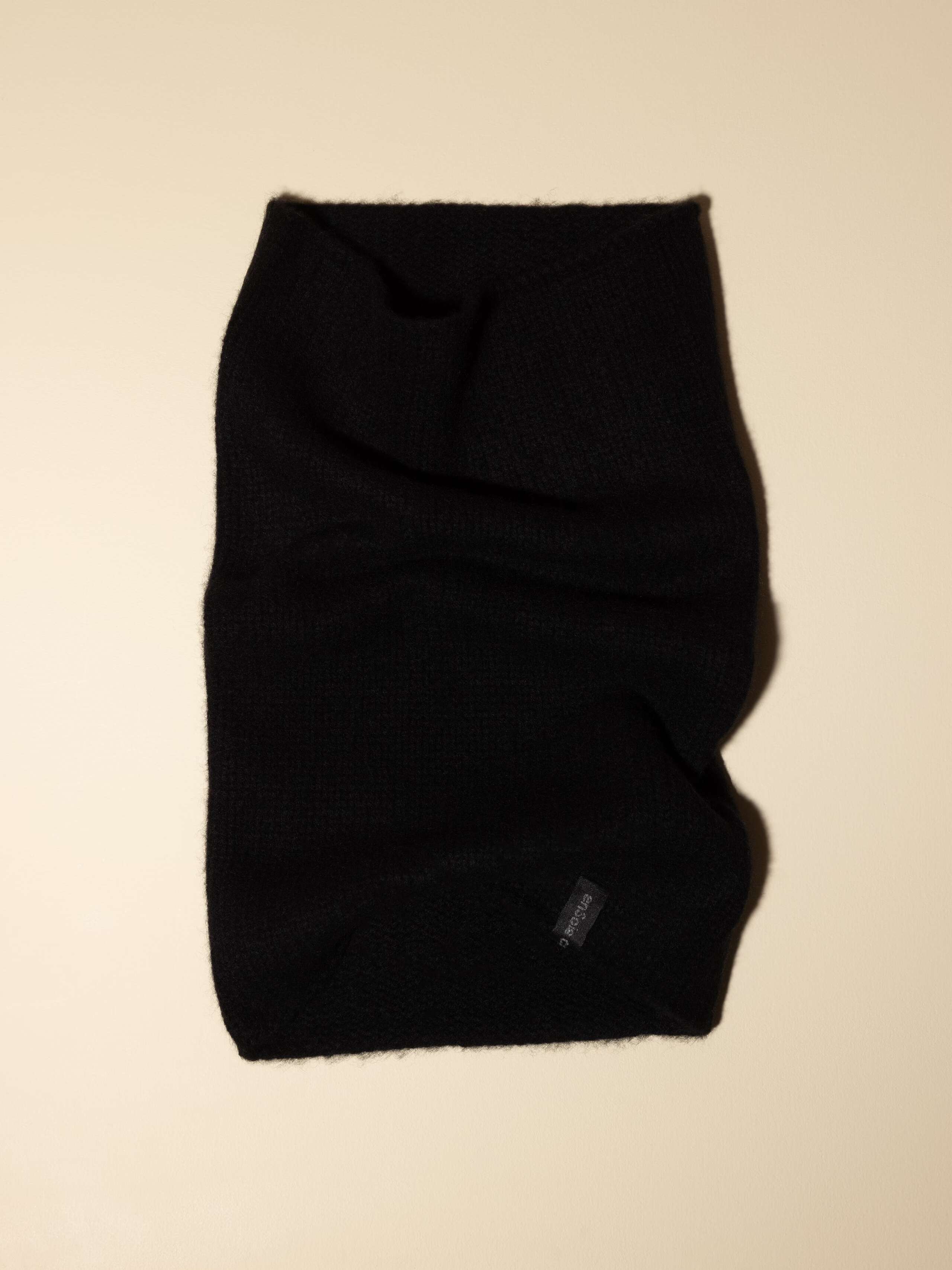 Picture of a black cashmere tube hat