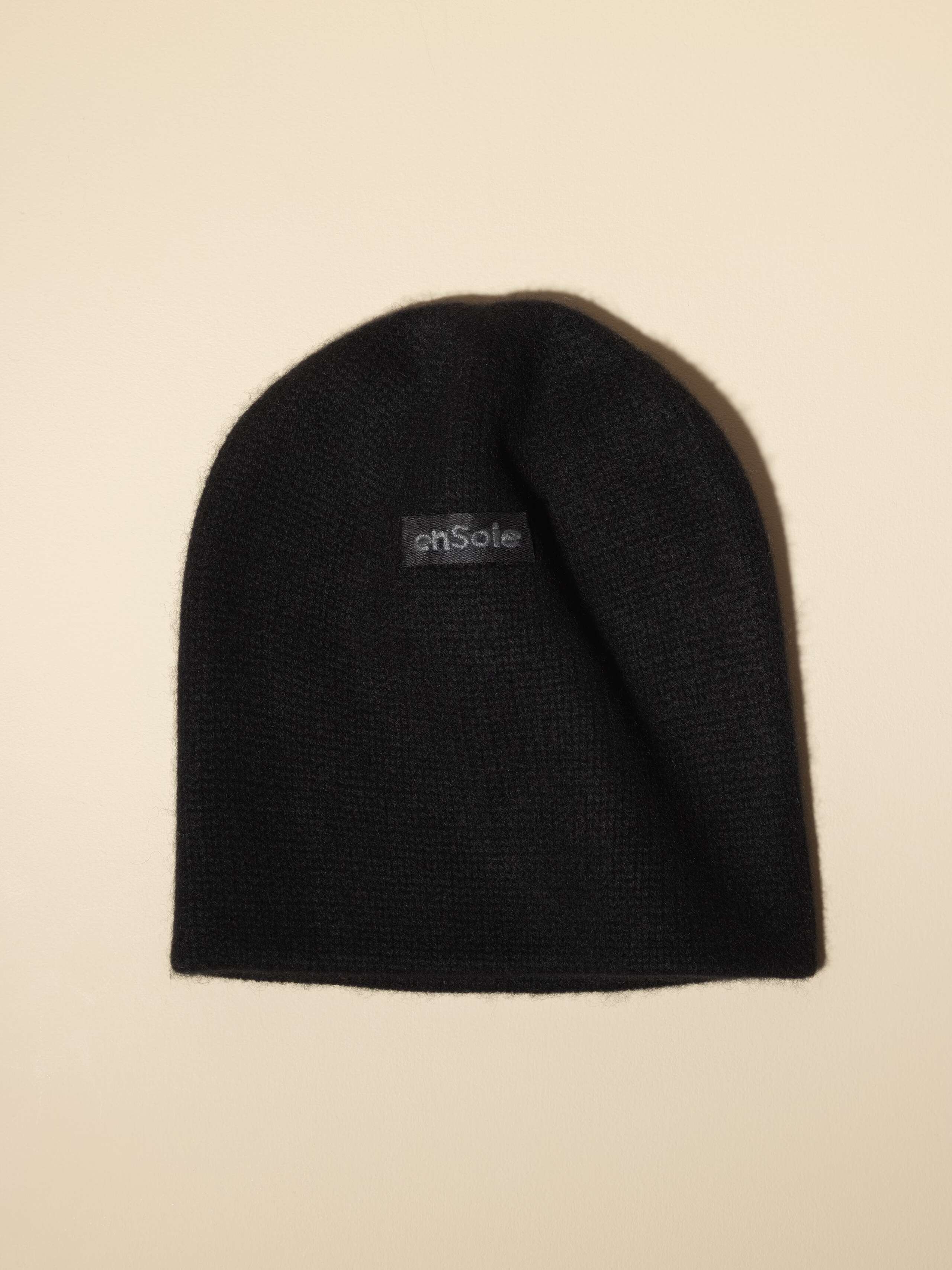 Picture of a black cashmere beanie