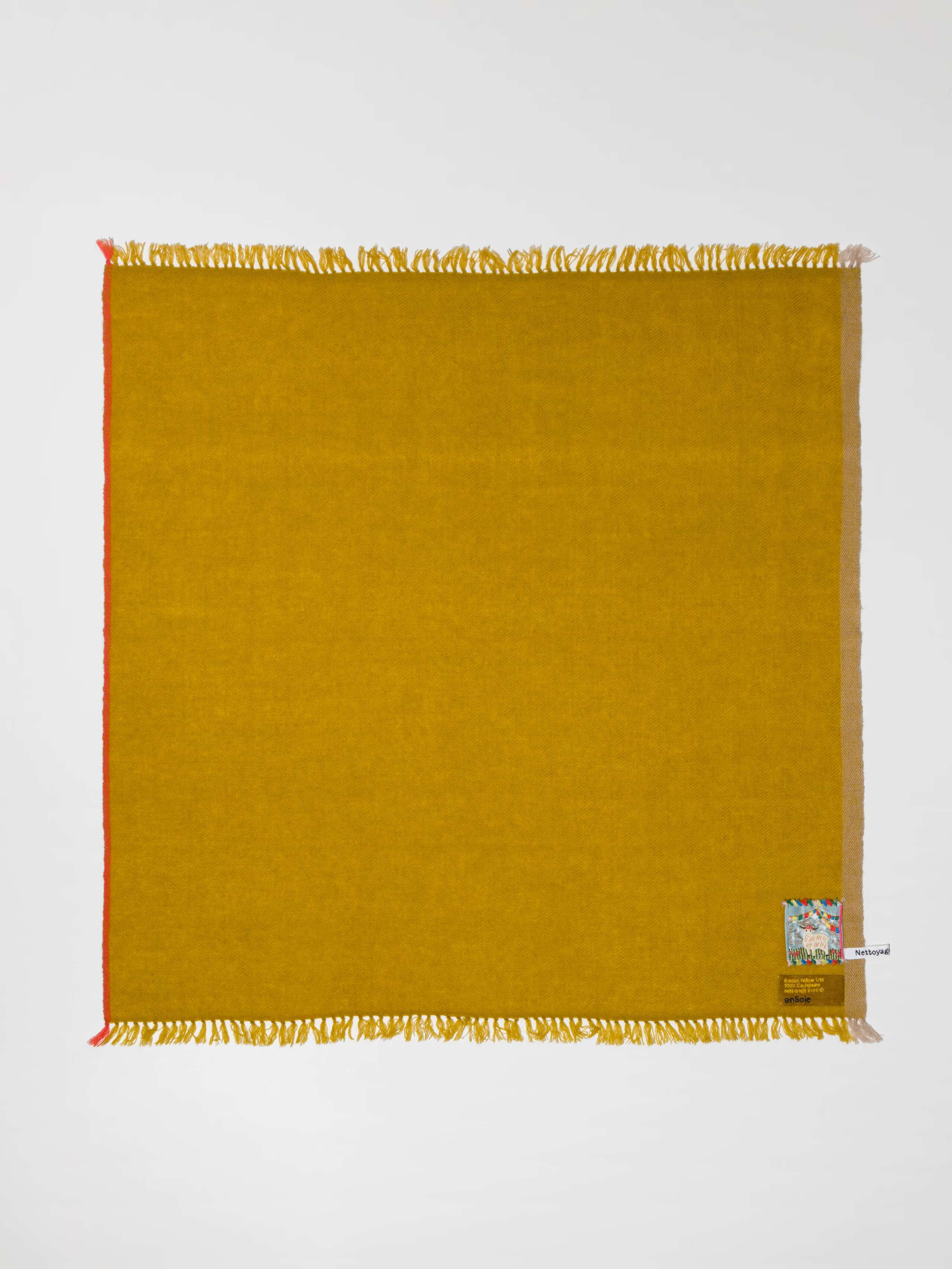 Picture of a yellow scarf