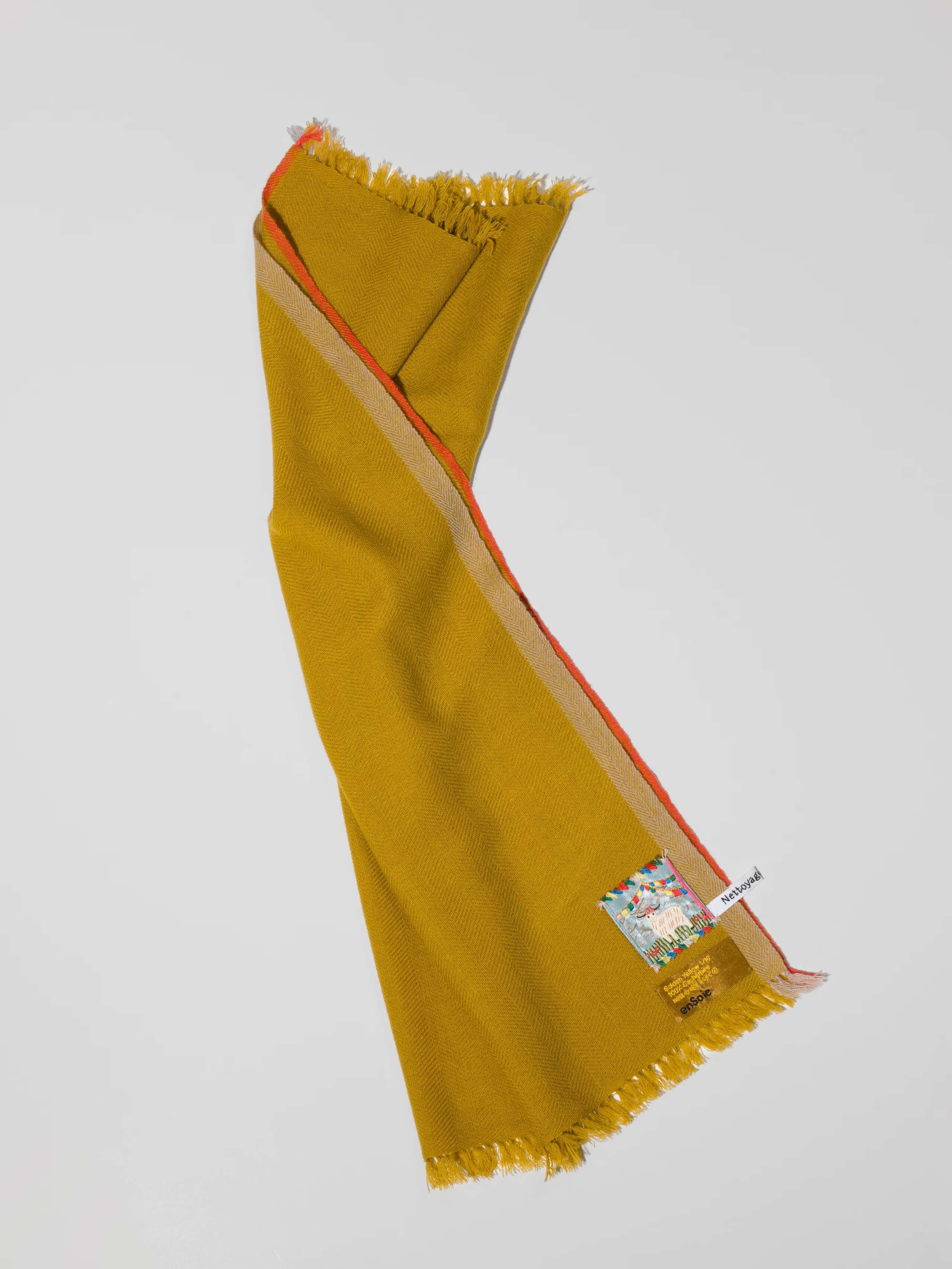 Blia mini stole cashmere in a golden yellow