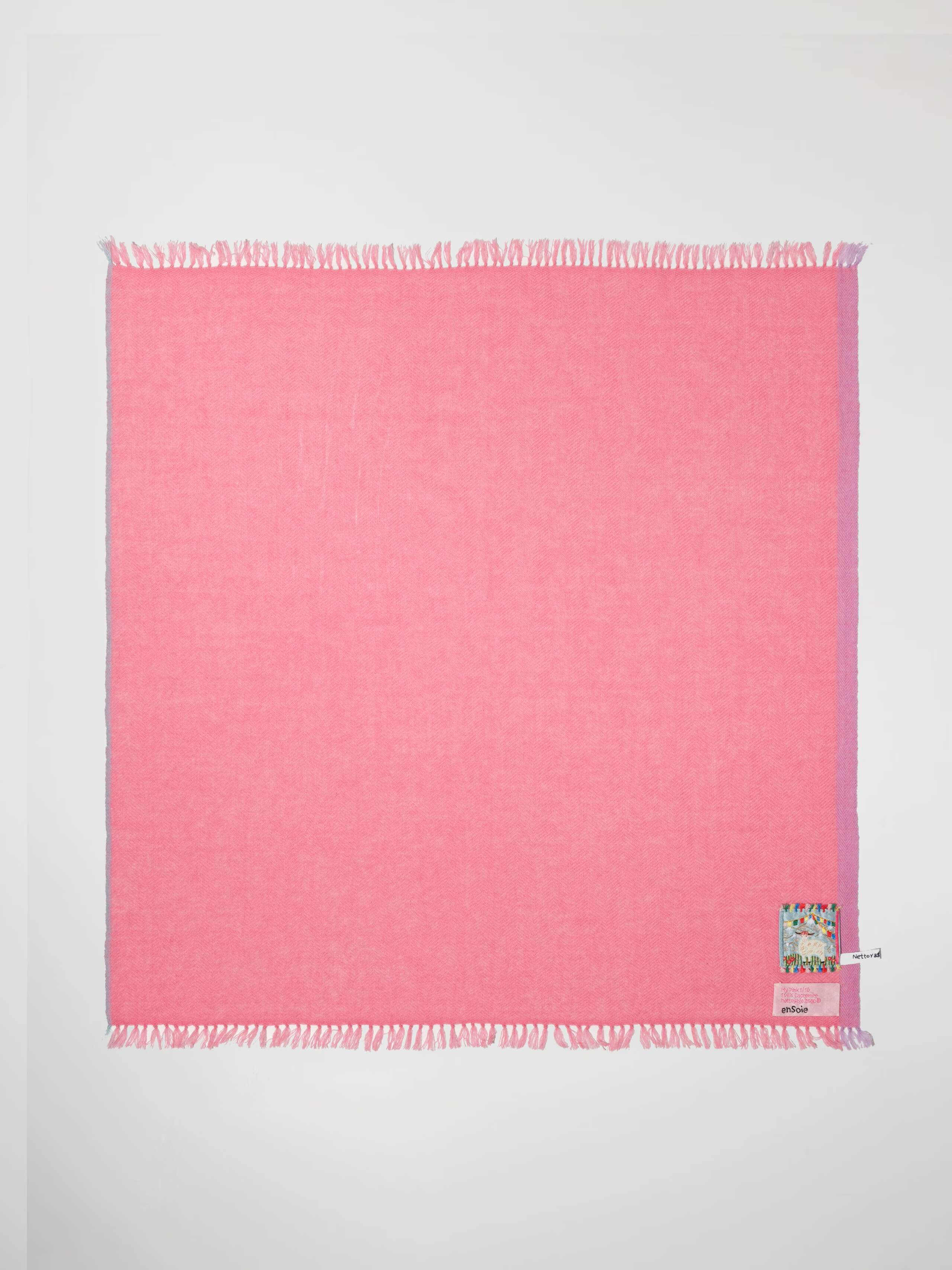 Picture of a pink cashmere scarf