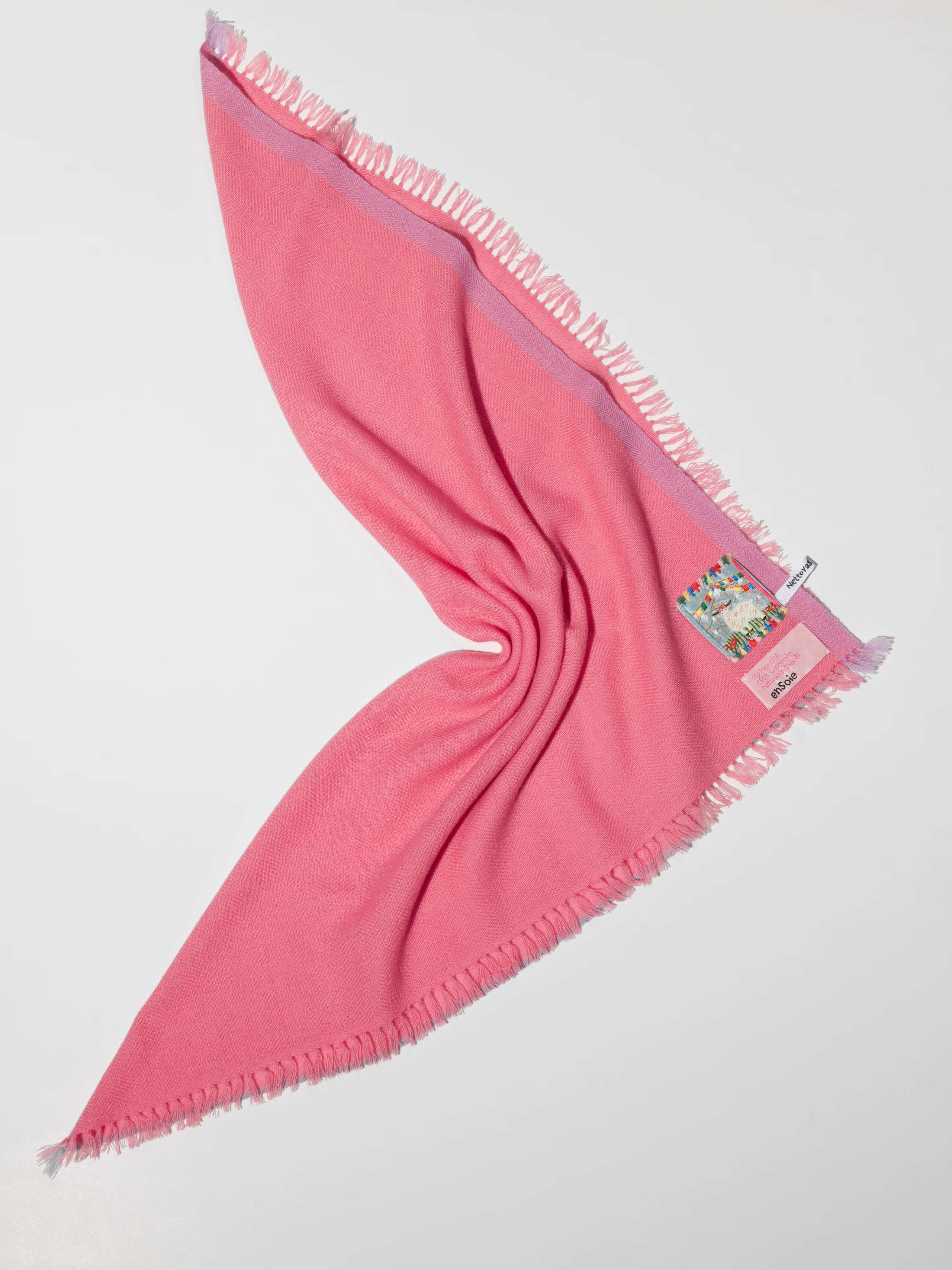 Picture of a pink cashmere scarf