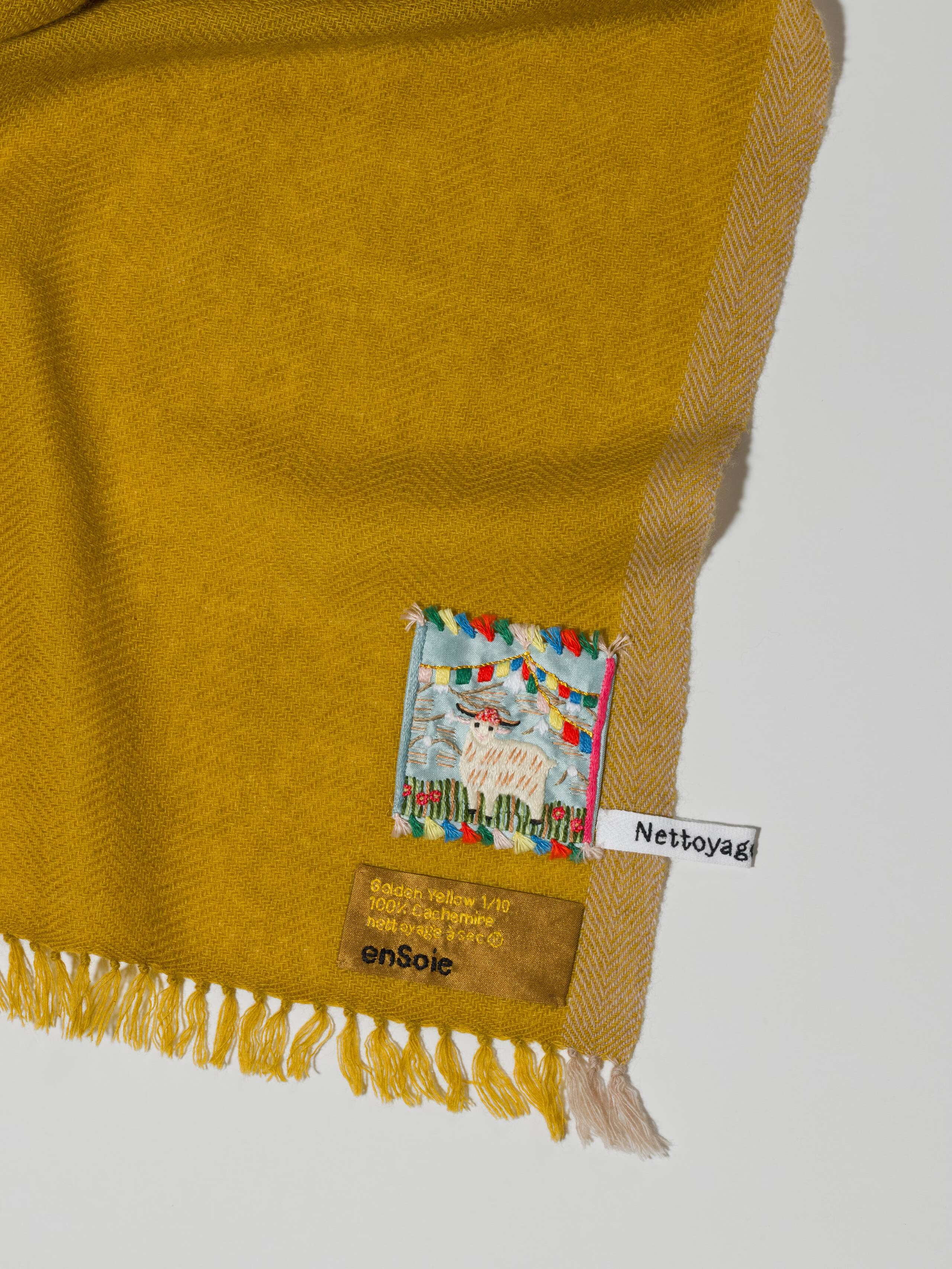 Detail Shot of Blia mini Stole in cashmere in golden yellow